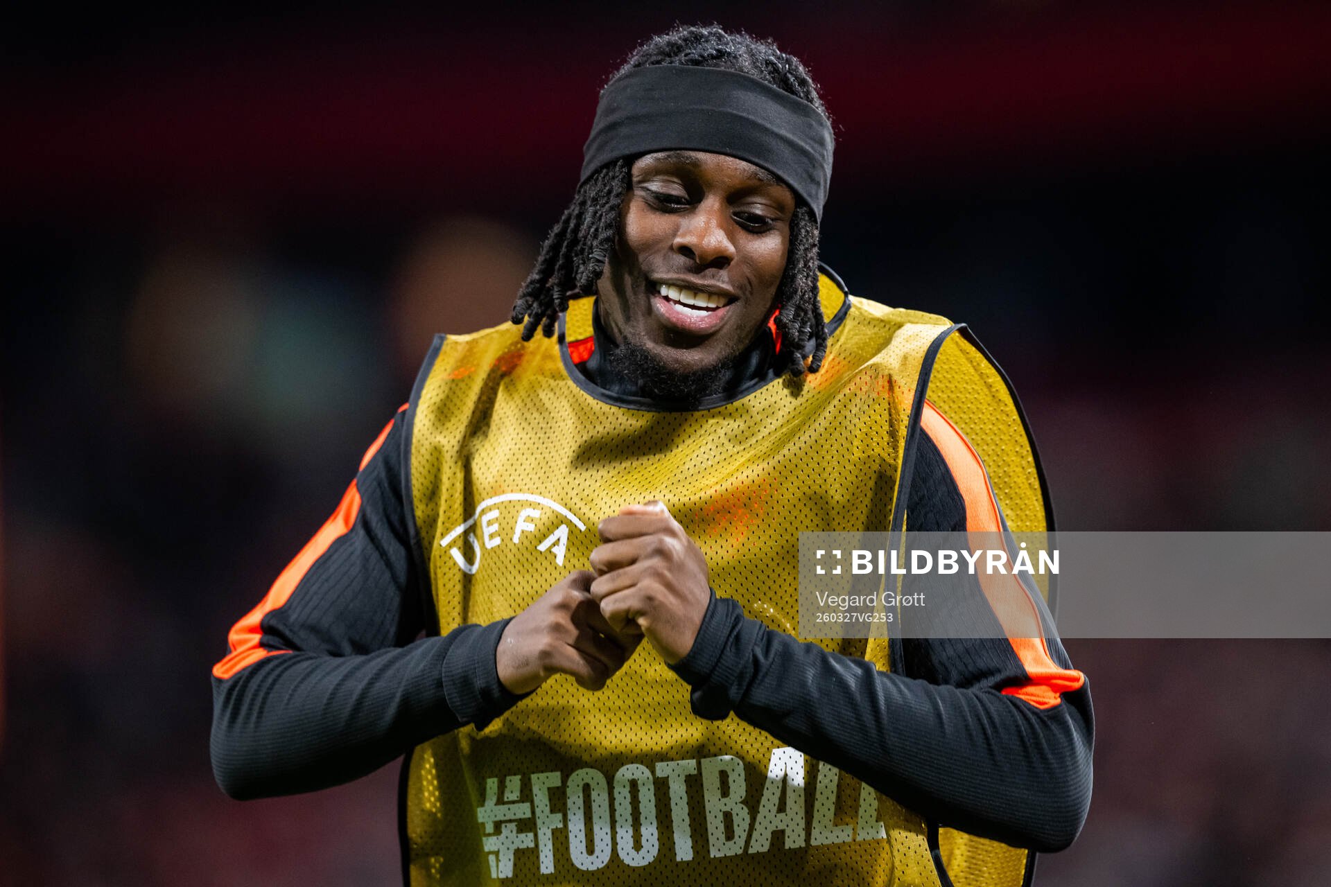 Jeremie Frimpong of Netherlands warms up