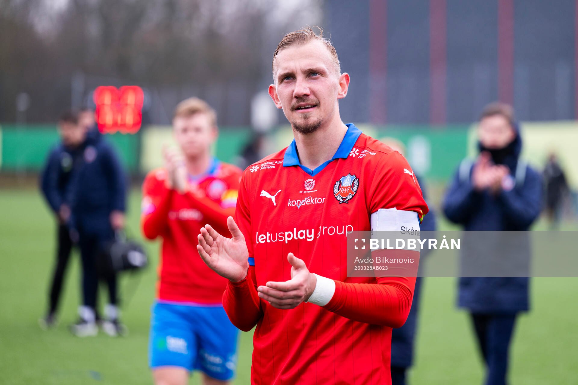 Helsingborgs Jakob Voelkerling Persson ytackar publiken