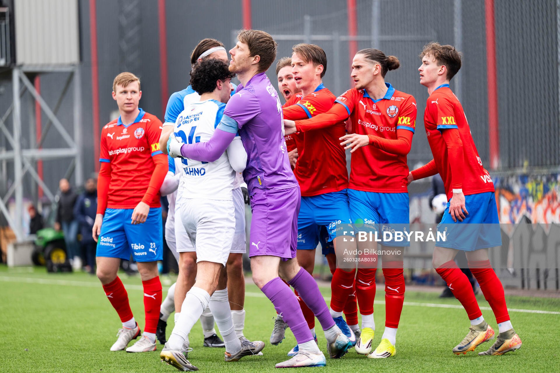 Helsingborgs och IK Oddevolds spelare i bråk