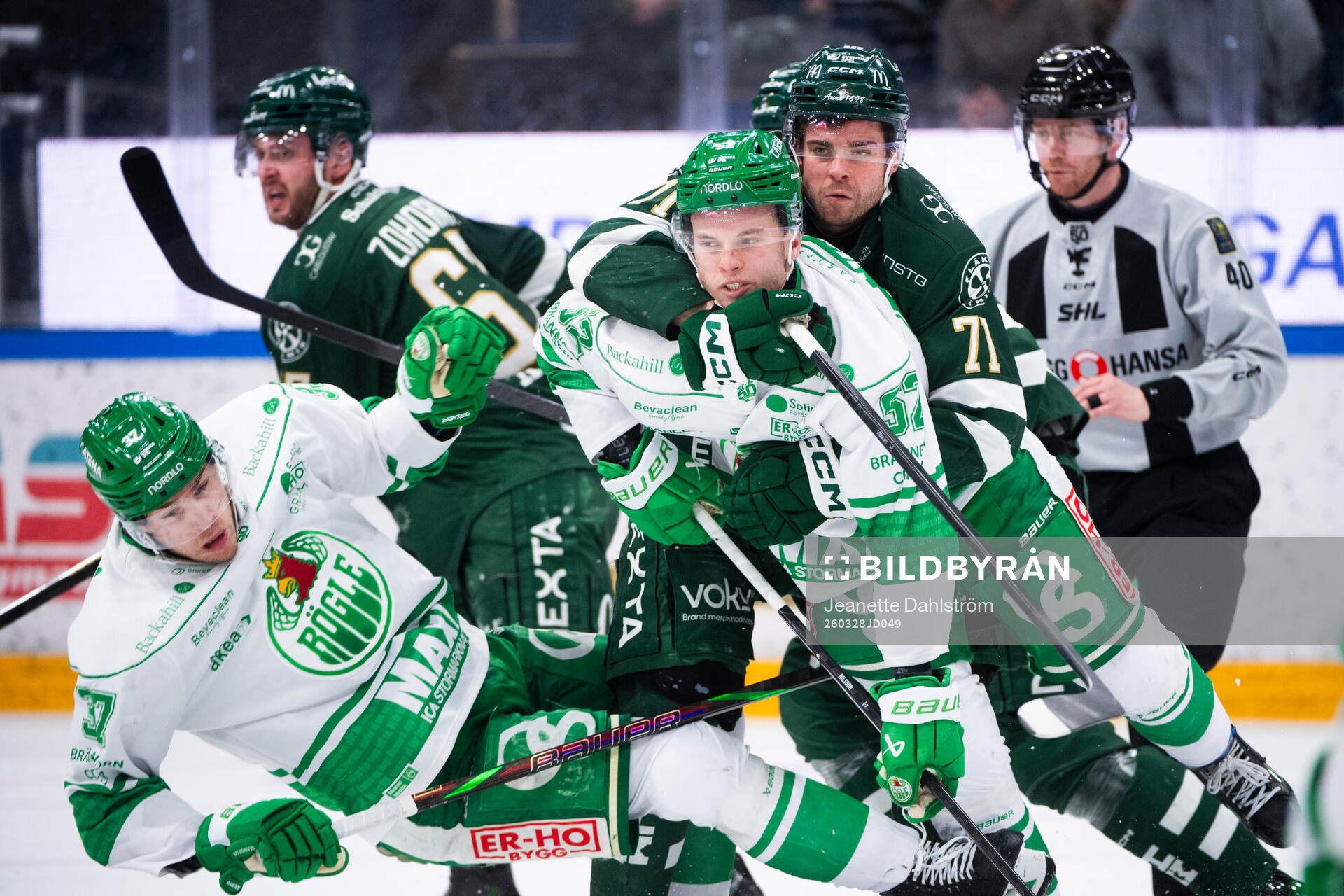 Färjestads Viktor Lodin och Rögles Felix Nilsson