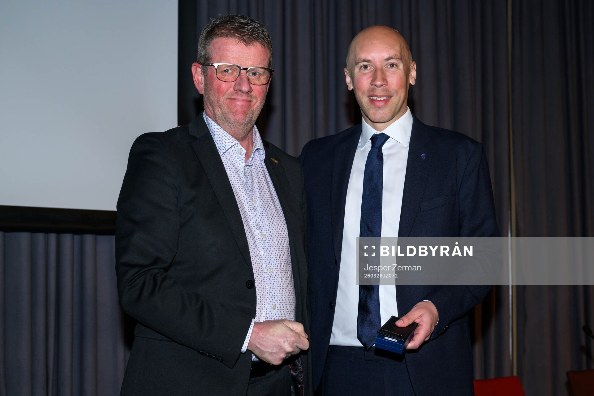 s ordförande Simon Åström i samband med att han