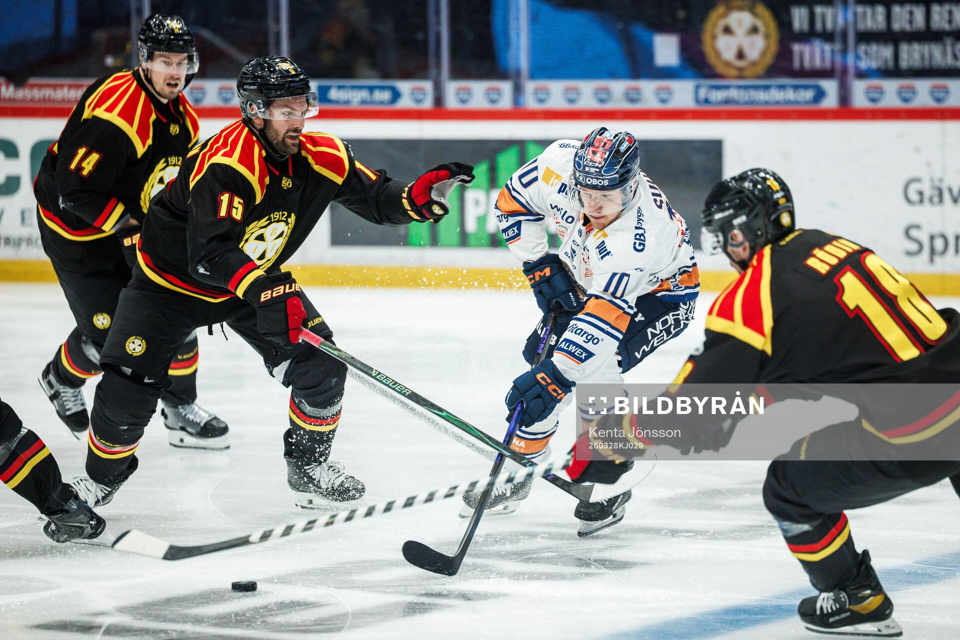Brynäs Simon Bertilsson och Växjös Eemeli Suomi