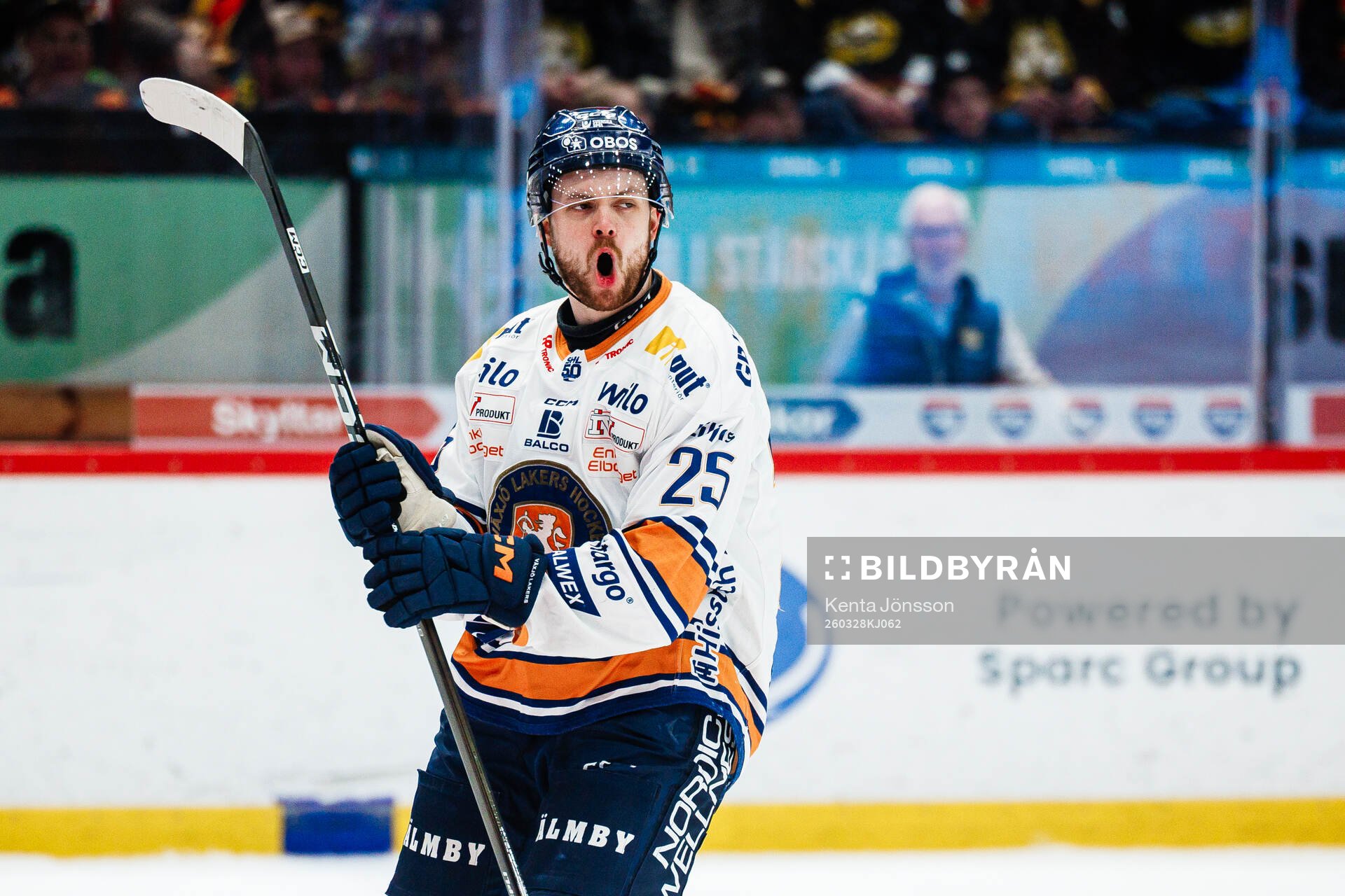 Växjös Lucas Elvenes jublar
