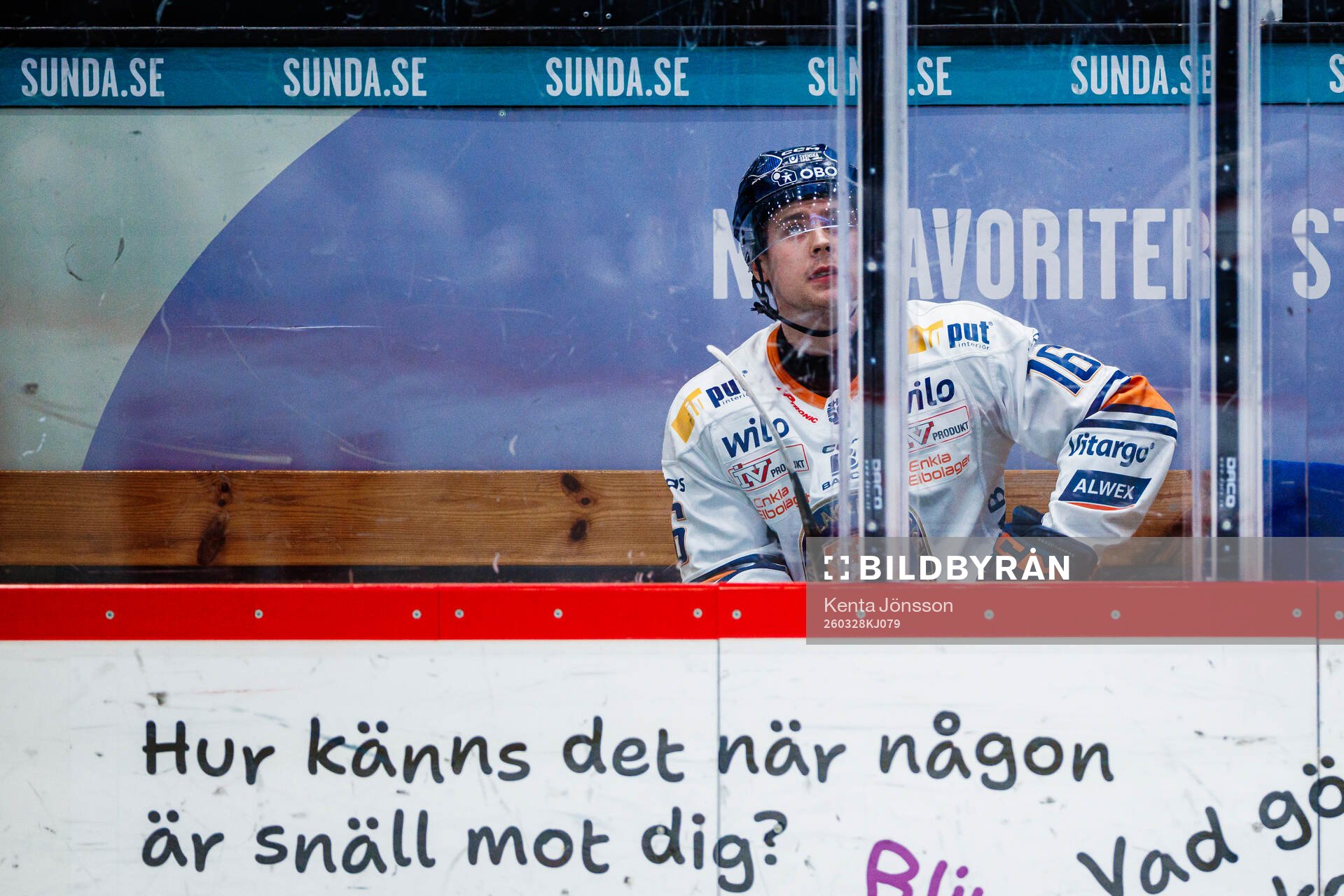Växjös Ville Svensson sitter av en utvisning