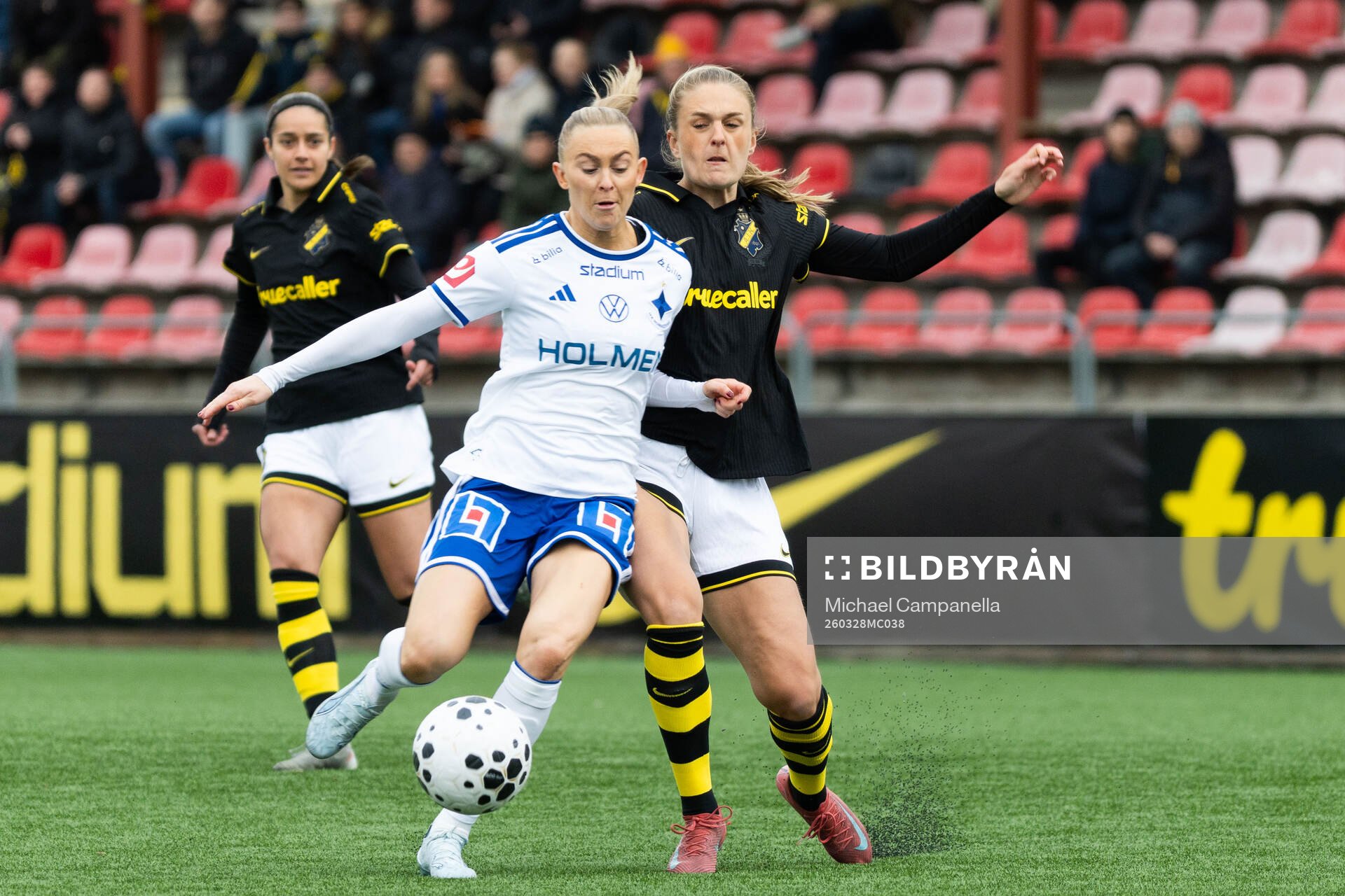 IFK Norrköpings Beatrice Persson och AIKs Lisa Björk