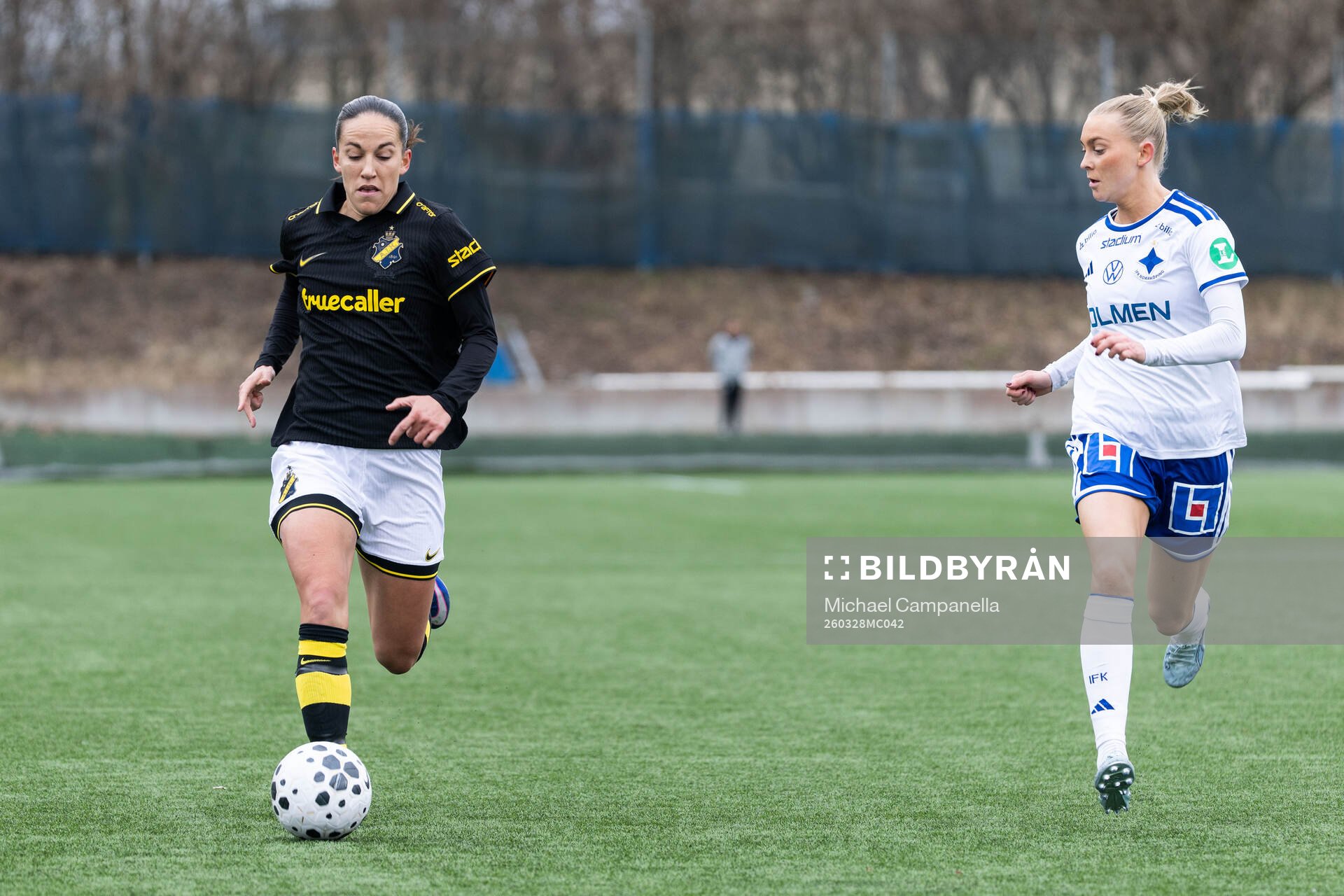AIKs Anna Oscarsson och IFK Norrköpings Beatrice Persson