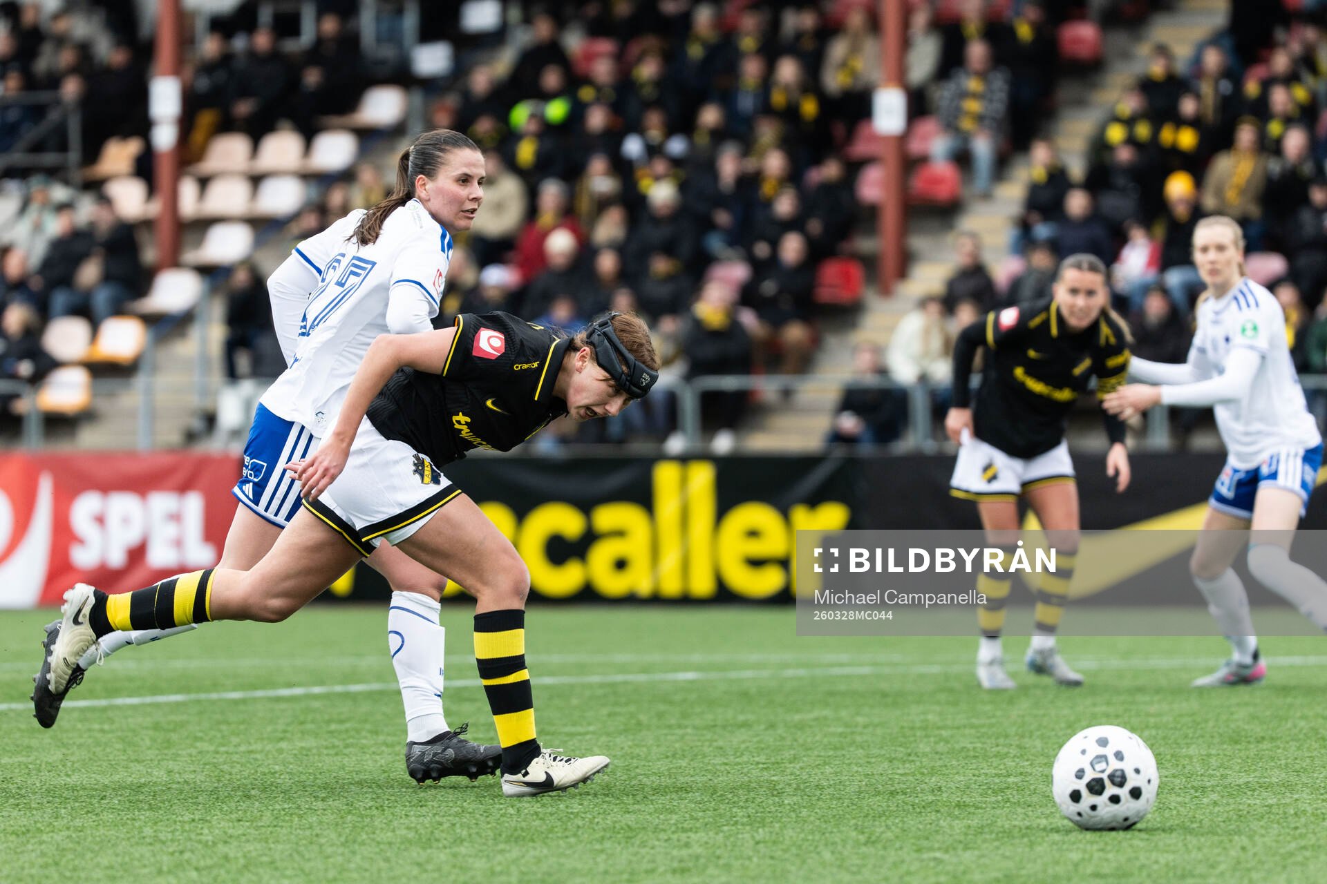 IFK Norrköpings Josefin Harrysson och AIKs Olivia Garcia