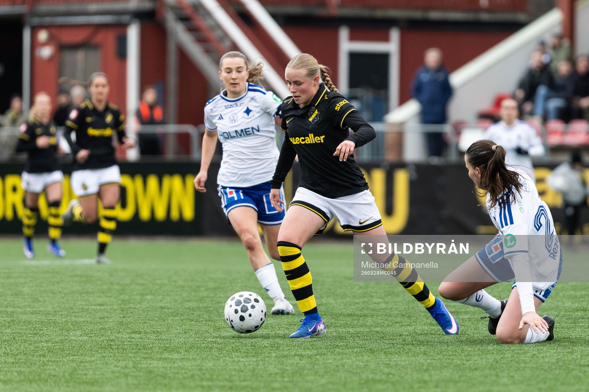 AIKs Nova Selin och IFK Norrköpings Josefin Harrysson