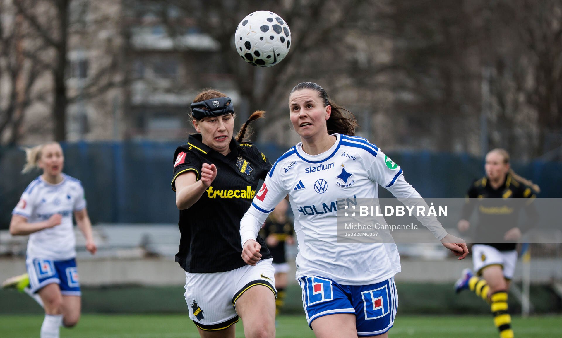 AIKs Olivia Garcia och IFK Norrköpings Josefin Harrysson