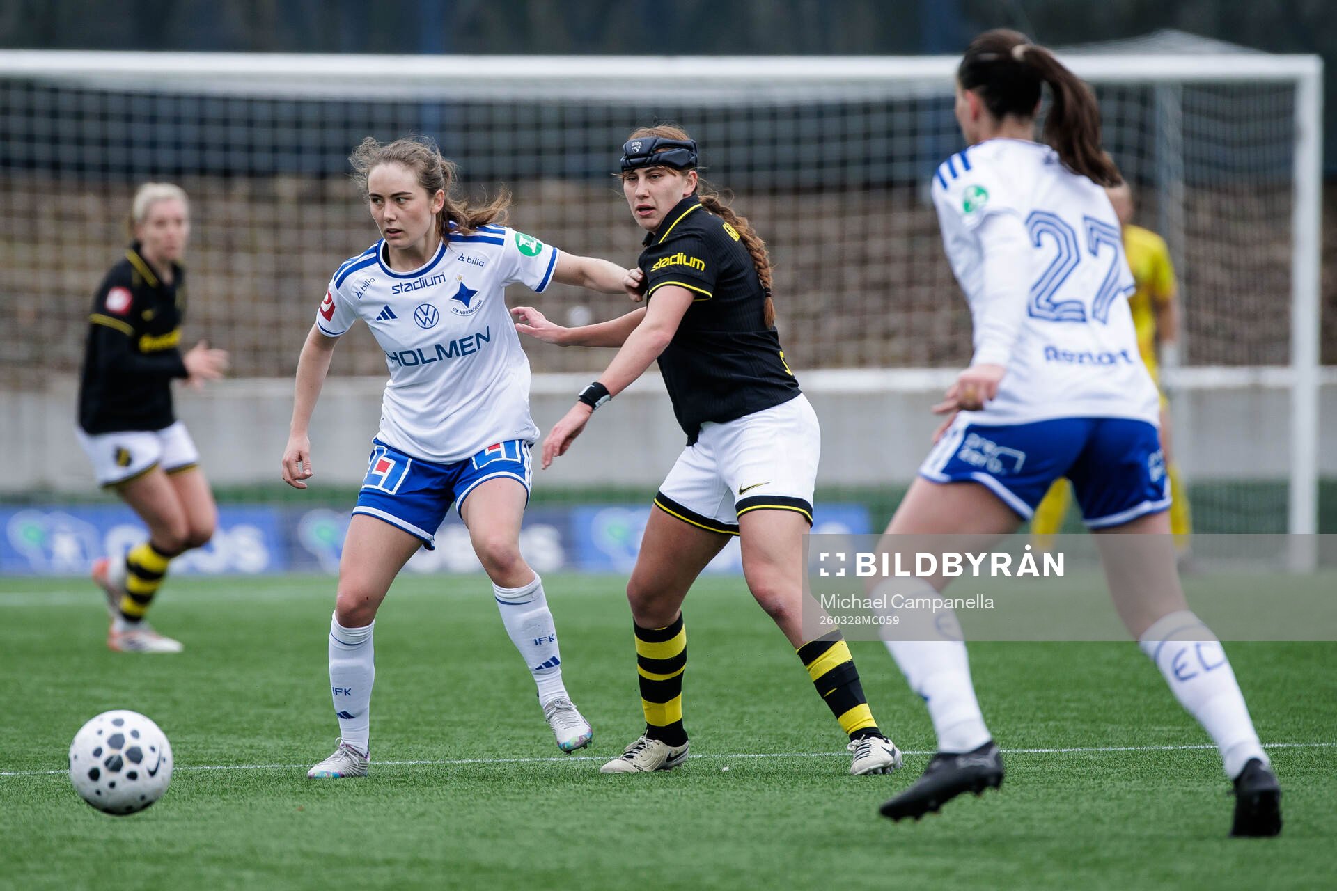 IFK Norrköpings Matilda Kristell och AIKs Olivia Garcia