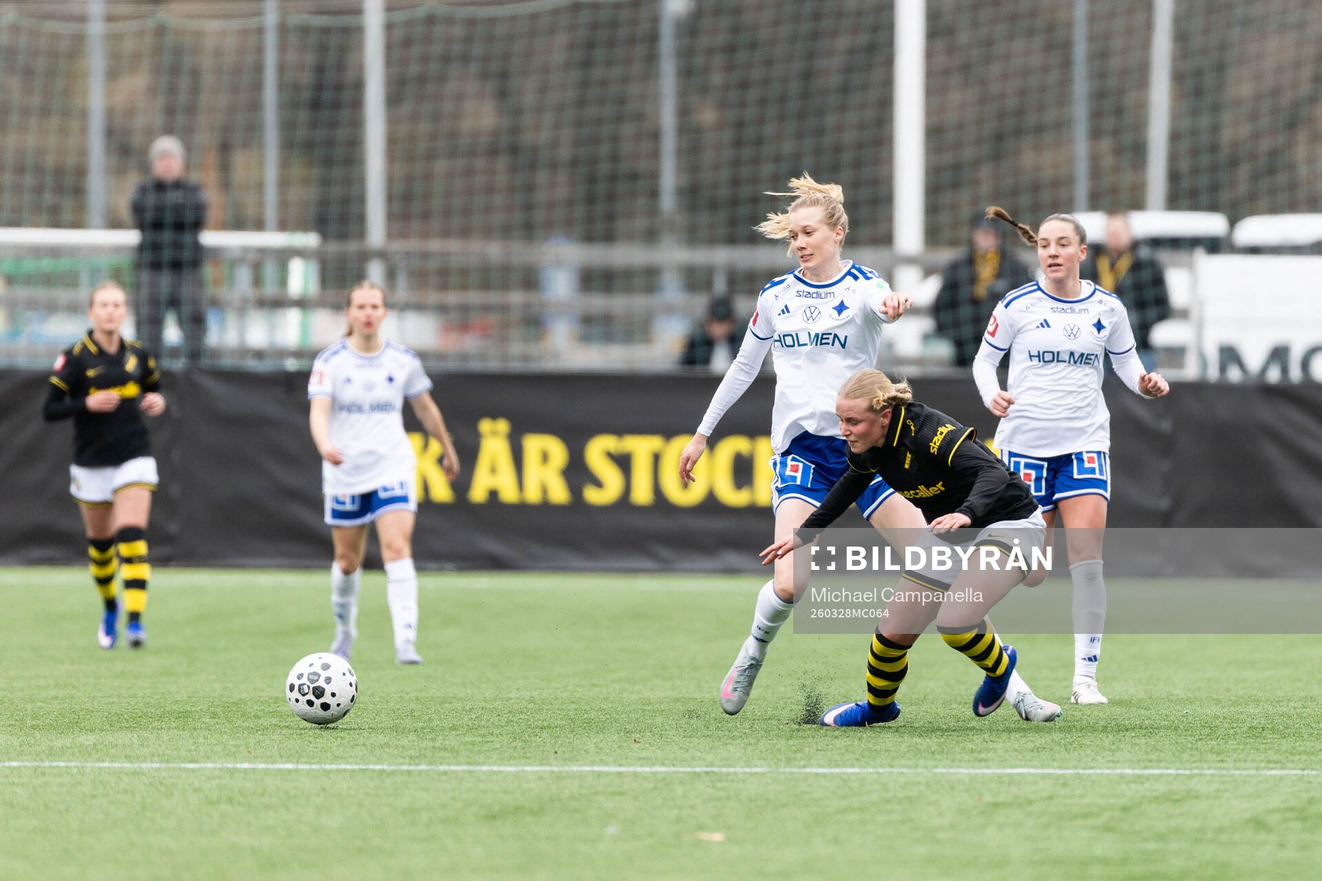 IFK Norrköpings Ebba Handfast och AIKs Nova Selin