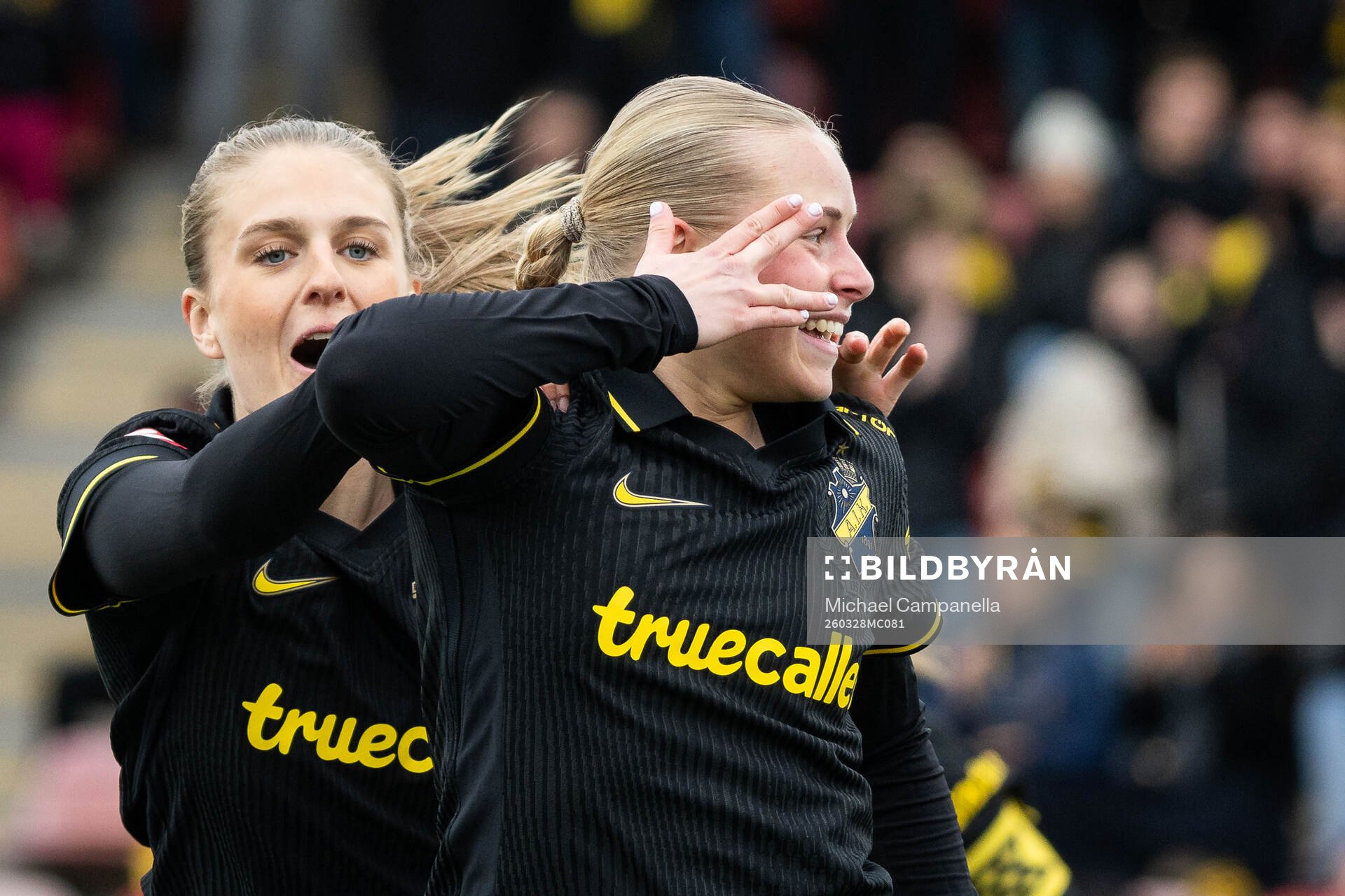 AIKs Nova Selin jublar