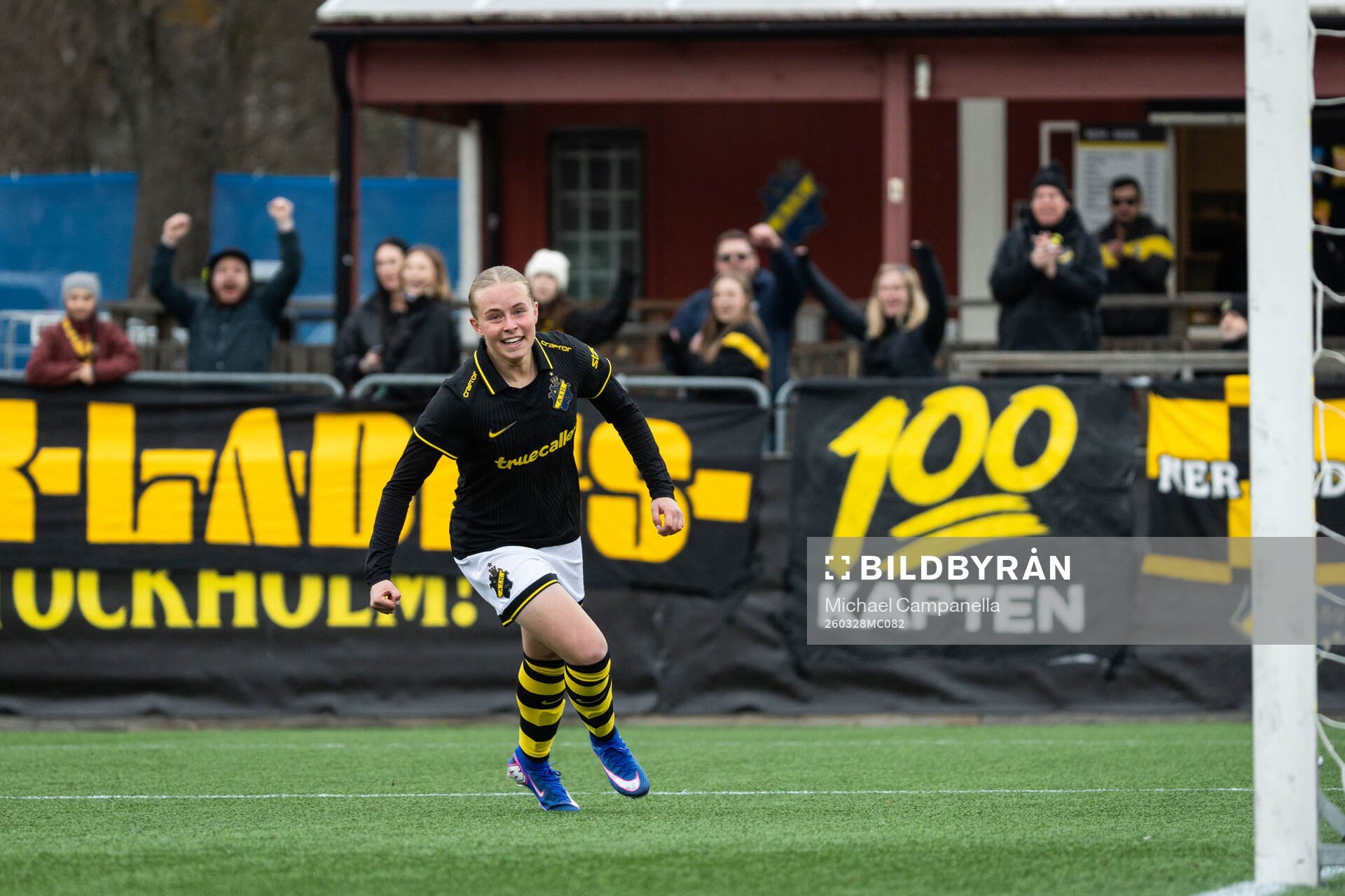 AIKs Nova Selin jublar