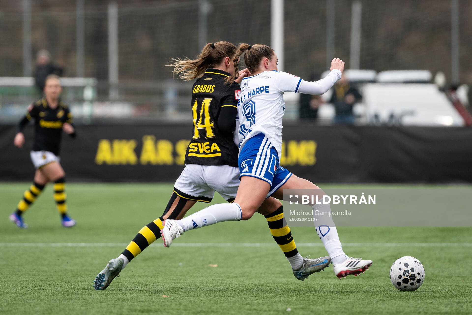 AIKs Adelisa Grabus och IFK Norrköpings Deborah-Anne De la