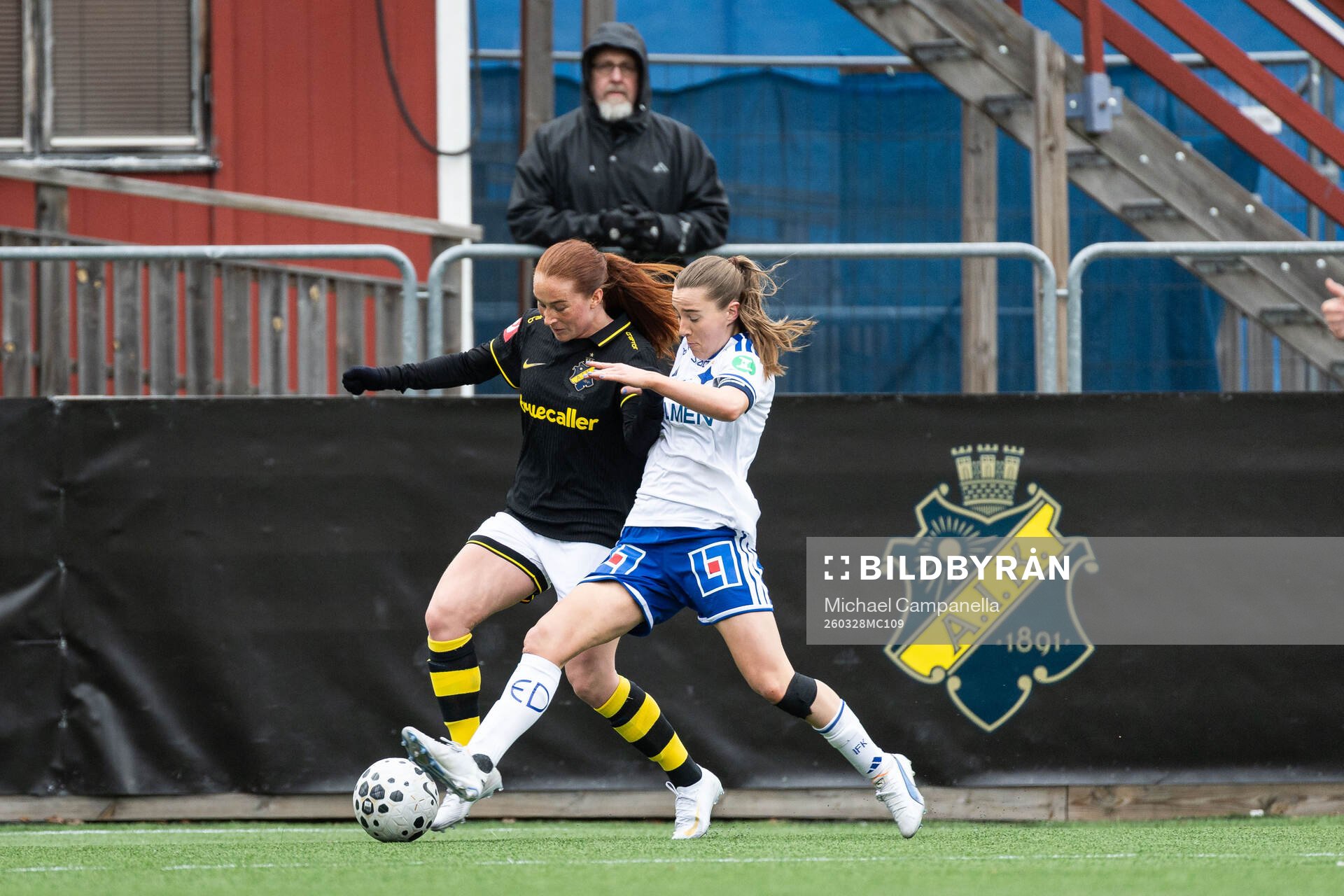 AIKs Ella Reidy och IFK Norrköpings Paula Broddner