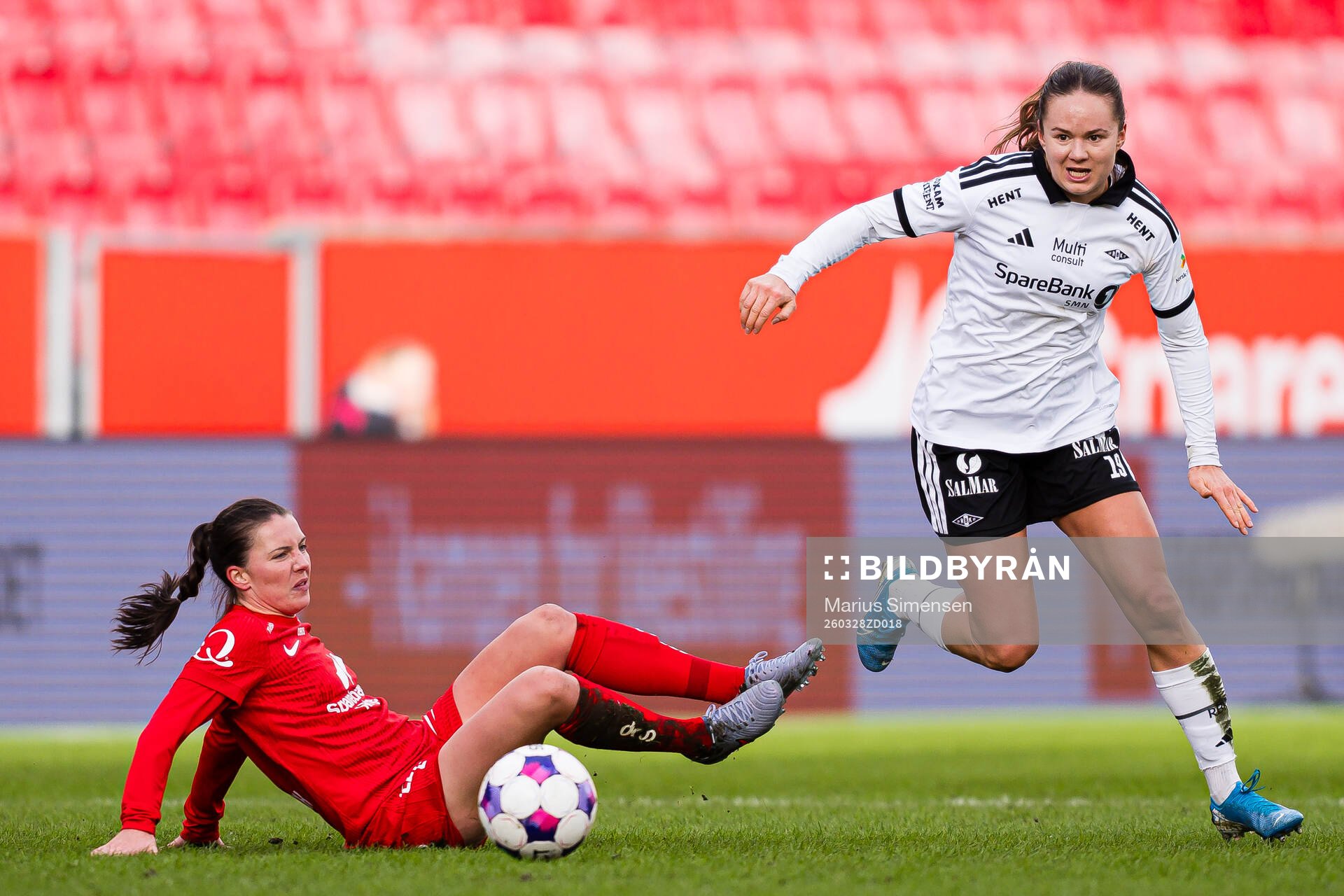 Cecilie Redisch Kvamme of Brann and Rebecka Holum of