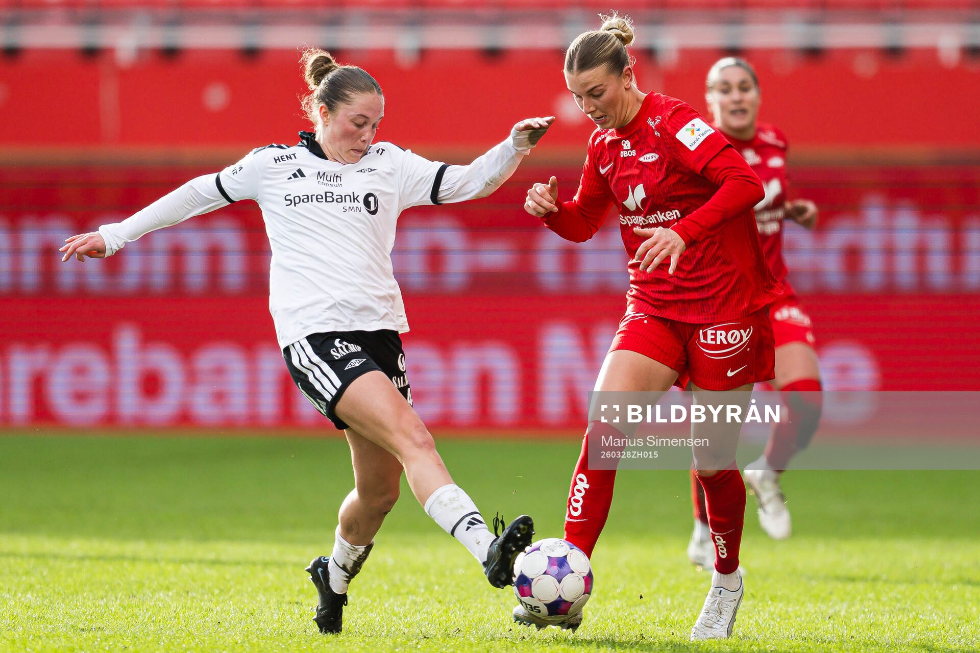 Karoline Røren Svanes of Rosenborg and Dilja Yr Zomers of