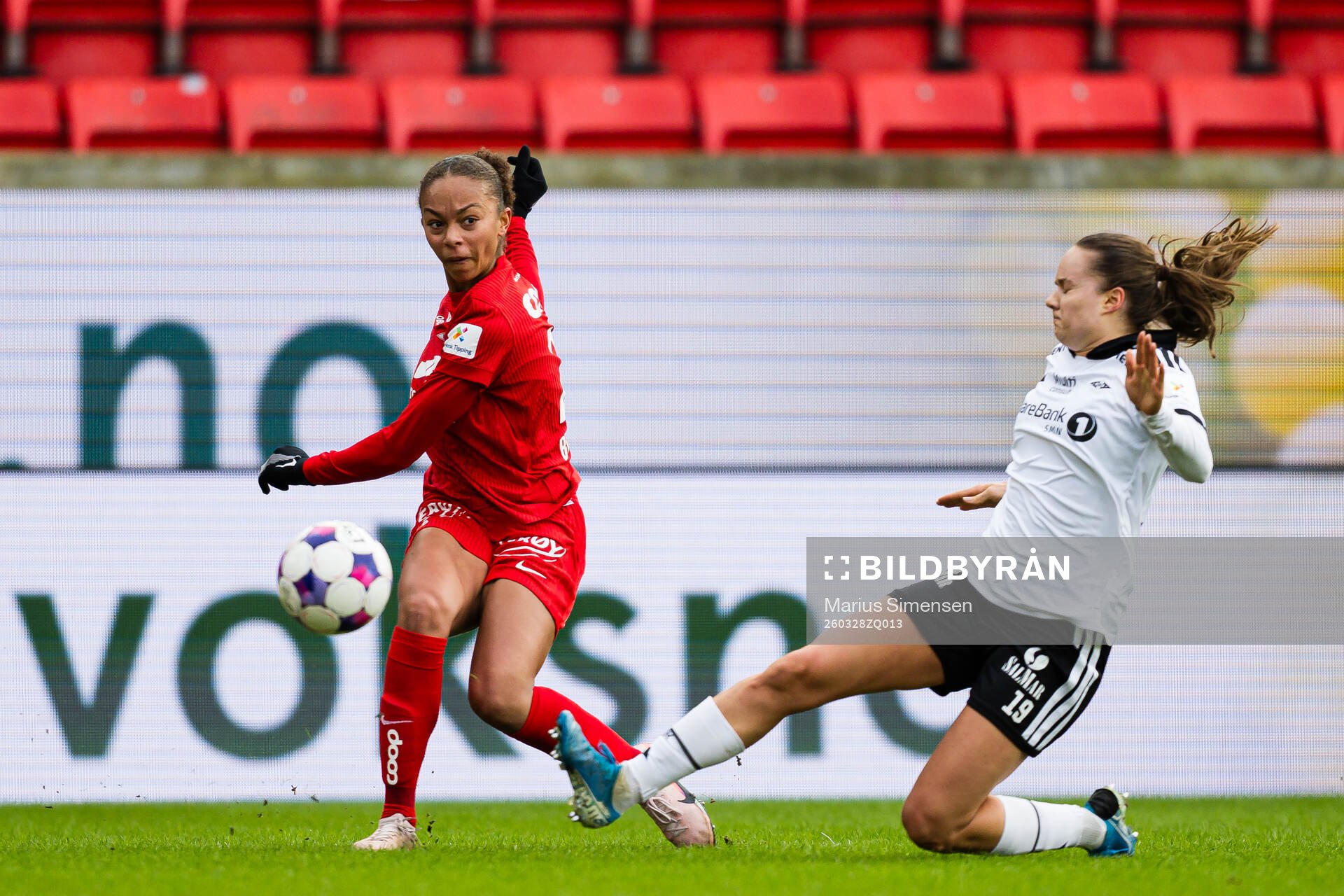 Josefine Birkelund of Brann and Rebecka Holum of Rosenborg