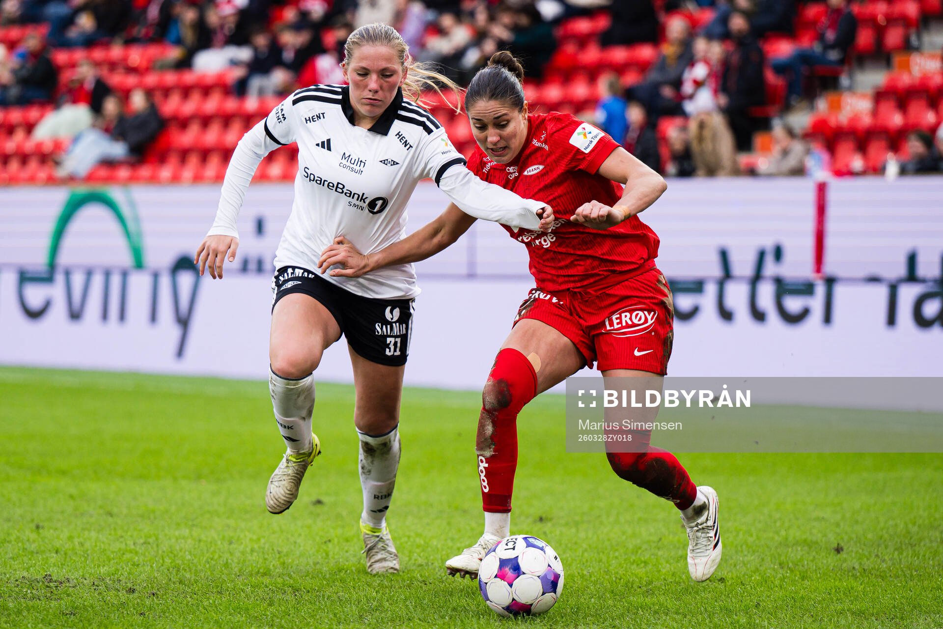 Andrea Buberg of Rosenborg and Brenna Marie Lovera of Brann