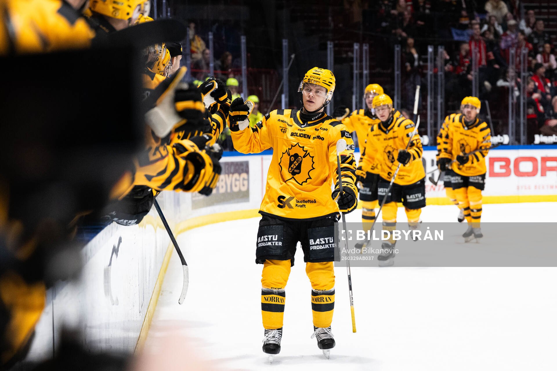 Skellefteås Oskar Vuollet jublar