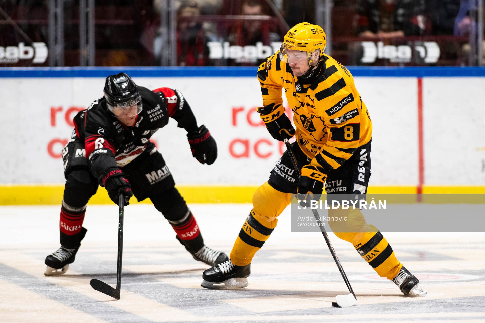 Malmö Redhawks Eemil Viro och Skellefteås Oliver Okuliar