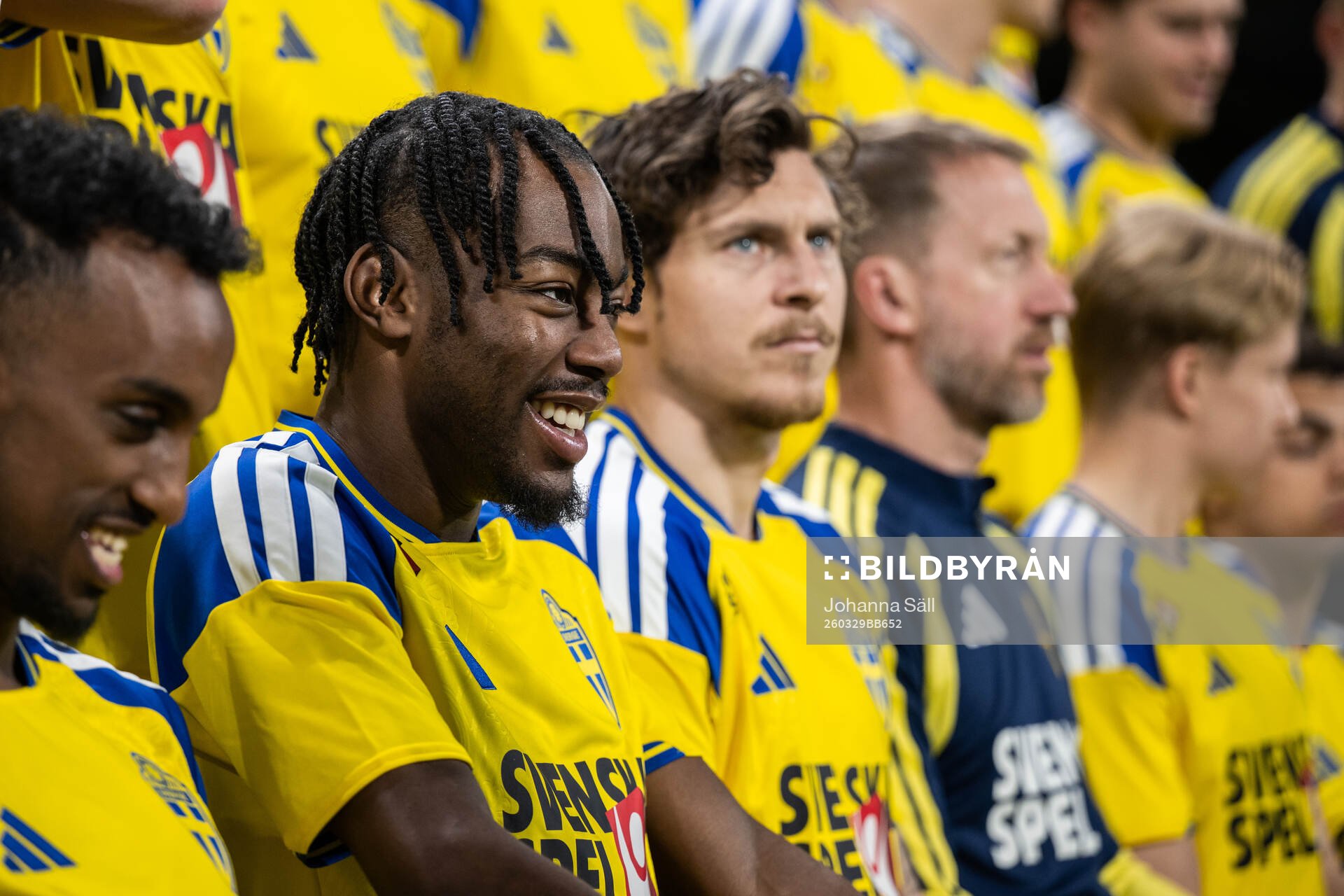 Anthony Elanga and Victor Nilsson Lindelöf of the Swedish