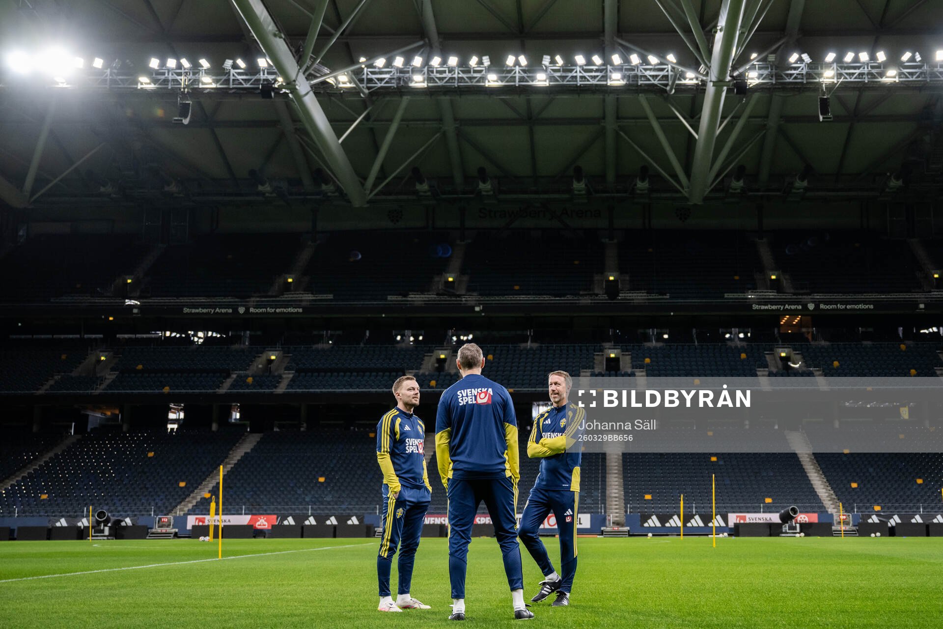 assistant coach Sebastian Larsson and head coach Graham