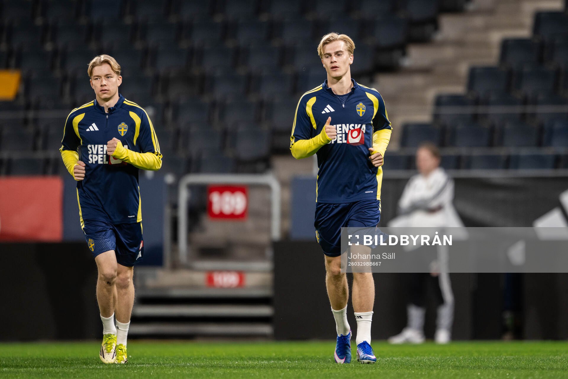 Daniel Svensson and Viktor Gyökeres of the Swedish