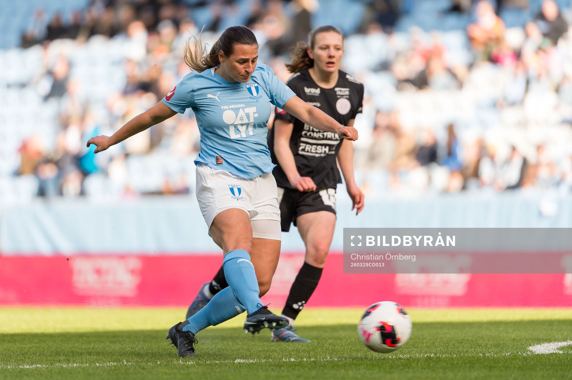 Malmö FFs Emma Petrovic och IK Uppsalas Tora Lindskog