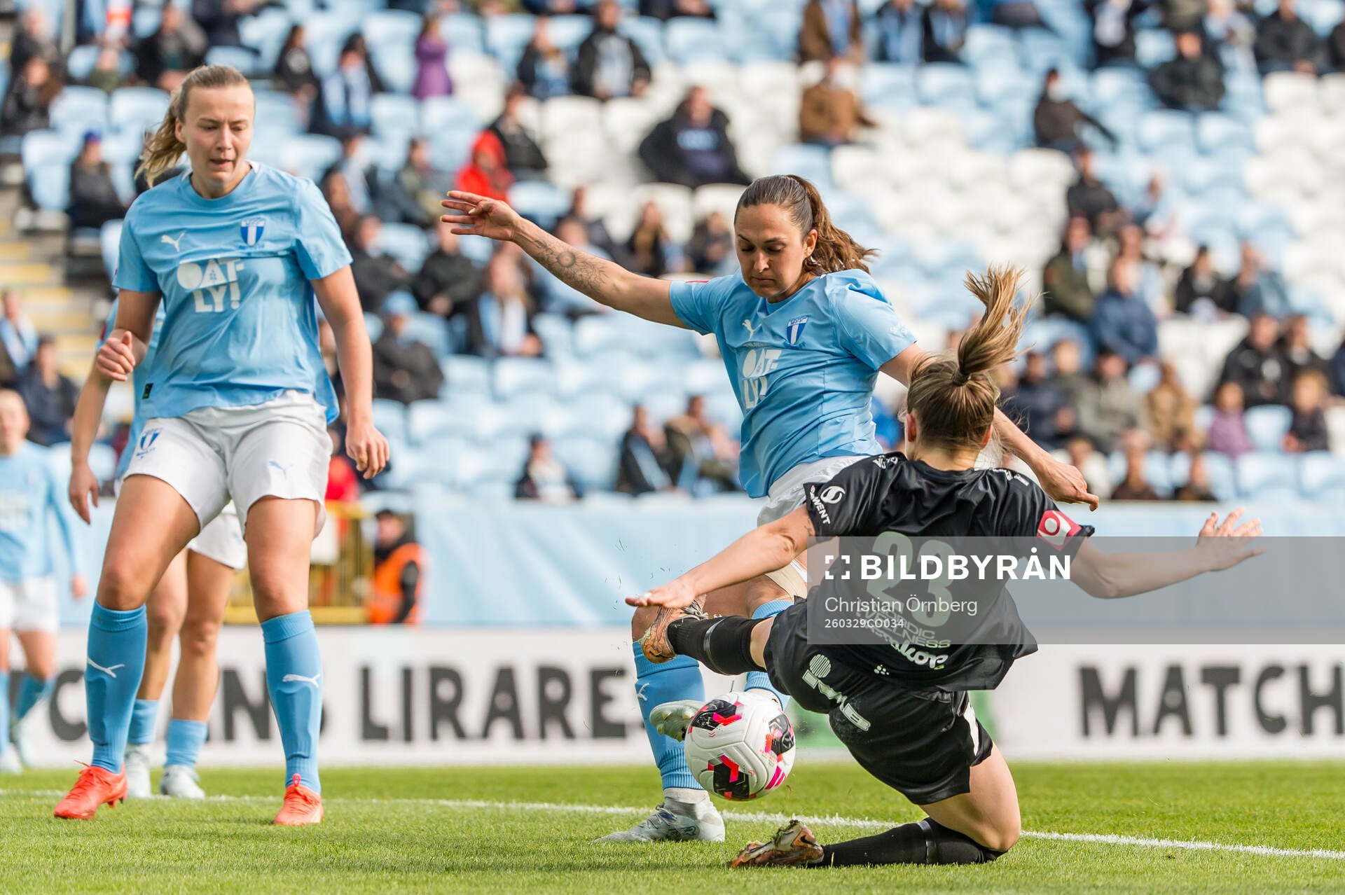 Malmö FFs Isabella D'Aquila och IK Uppsalas Ebba Ronquist