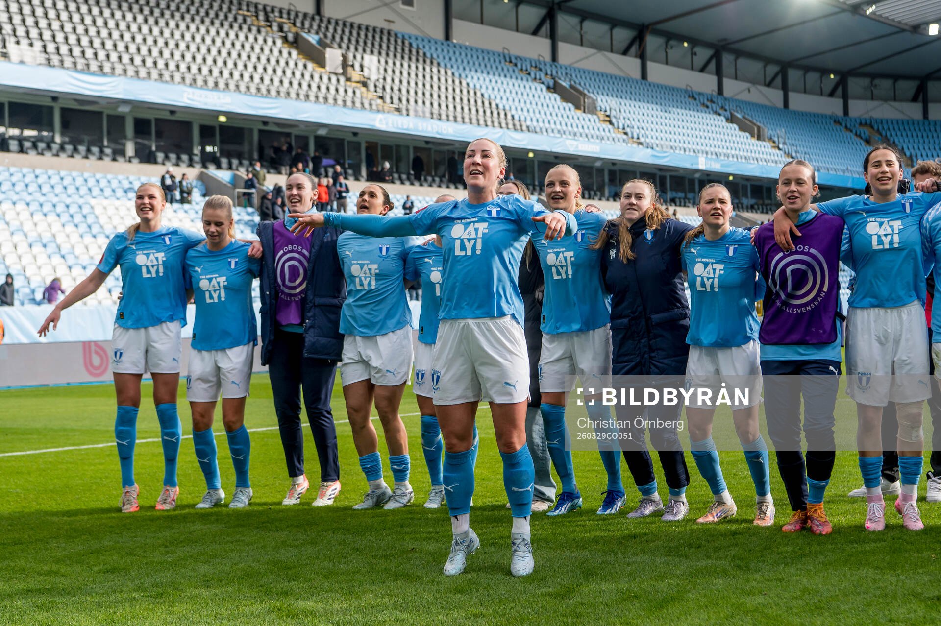 Malmö FFs Mia Persson jublar med lagkamraterna