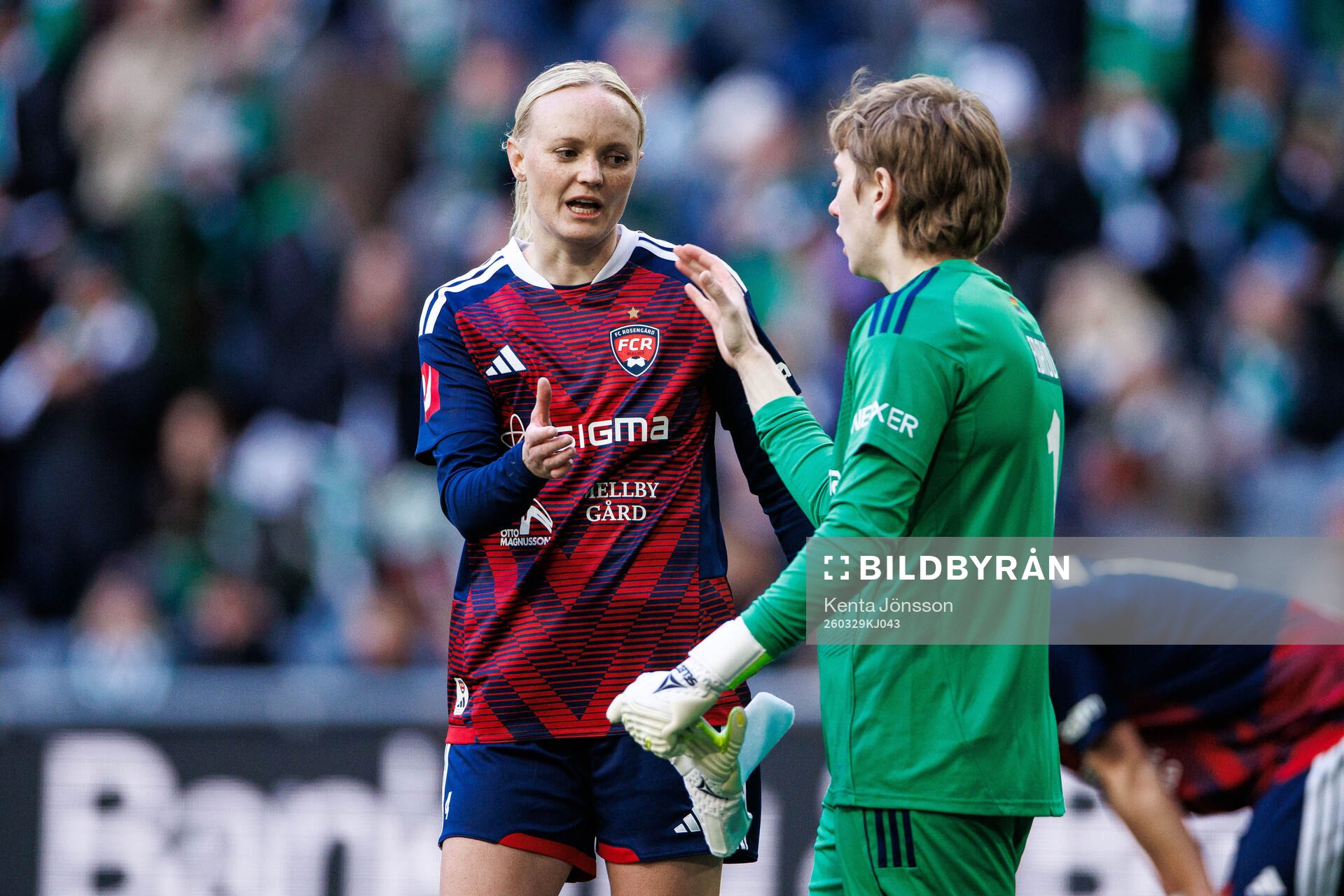 Rosengårds Emma Pennsäter och målvakt Moa Edrud