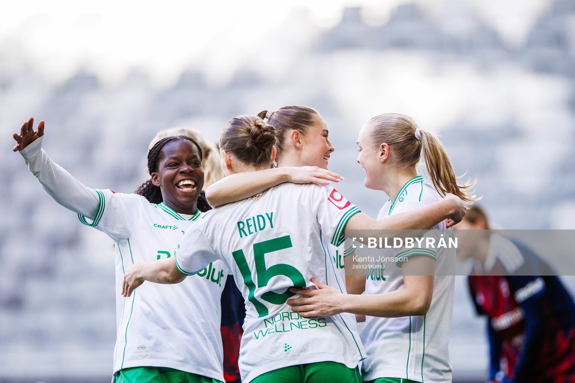 Hammarbys Sofia Reidy jublar med Vivienne Lia, Svea