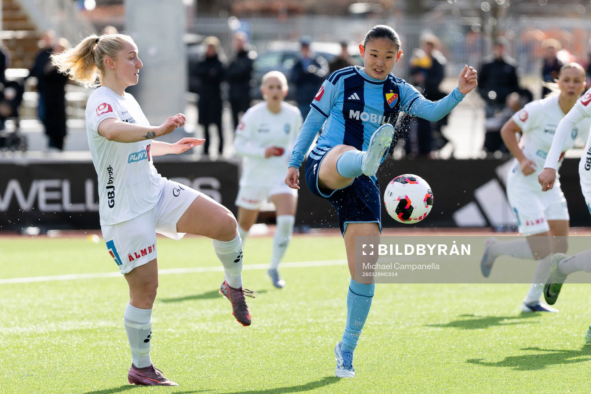 Växjö DFFs Sophia Redenstrand och Djurgårdens Urara