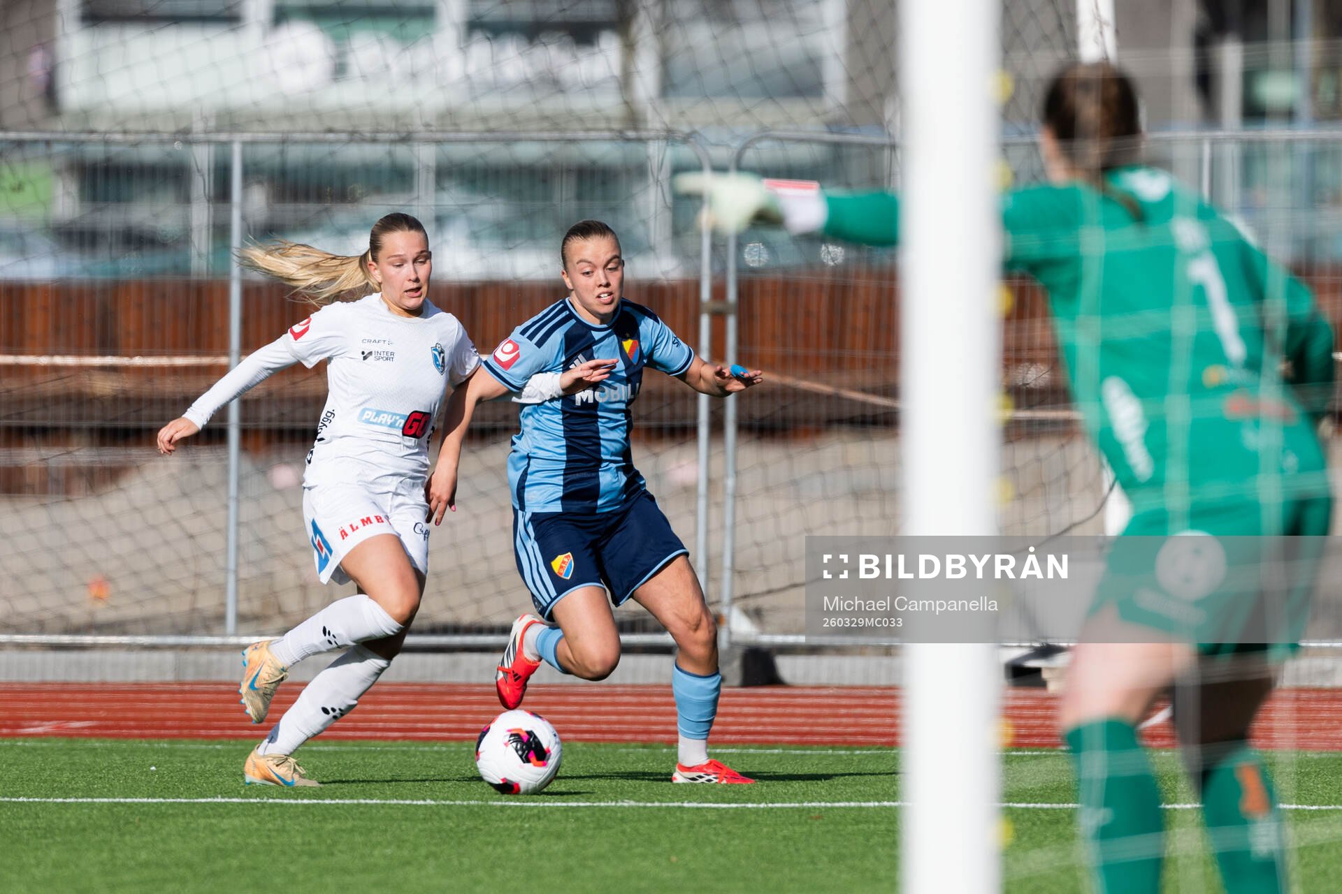 Växjö DFFs Tilda Sandén och Djurgårdens Elin Westlund