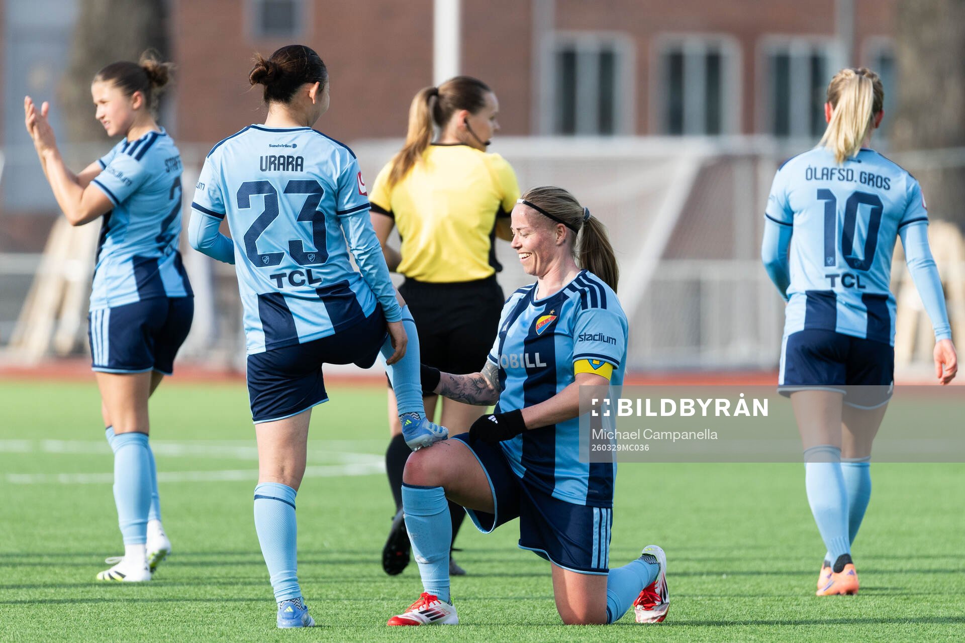 Djurgårdens Urara Watanabe jublar med Therese Åsland