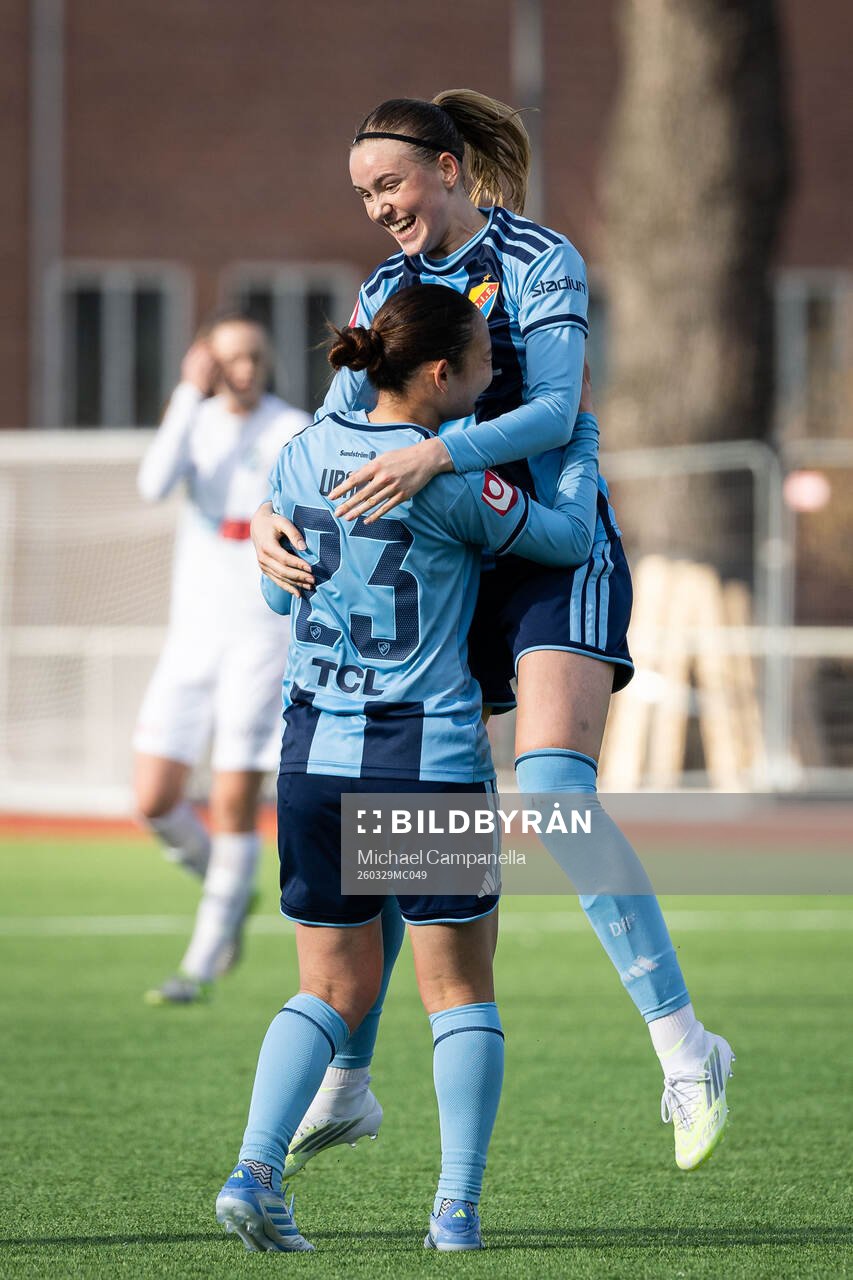 Djurgårdens Urara Watanabe jublar med Fabienne Bartholdson
