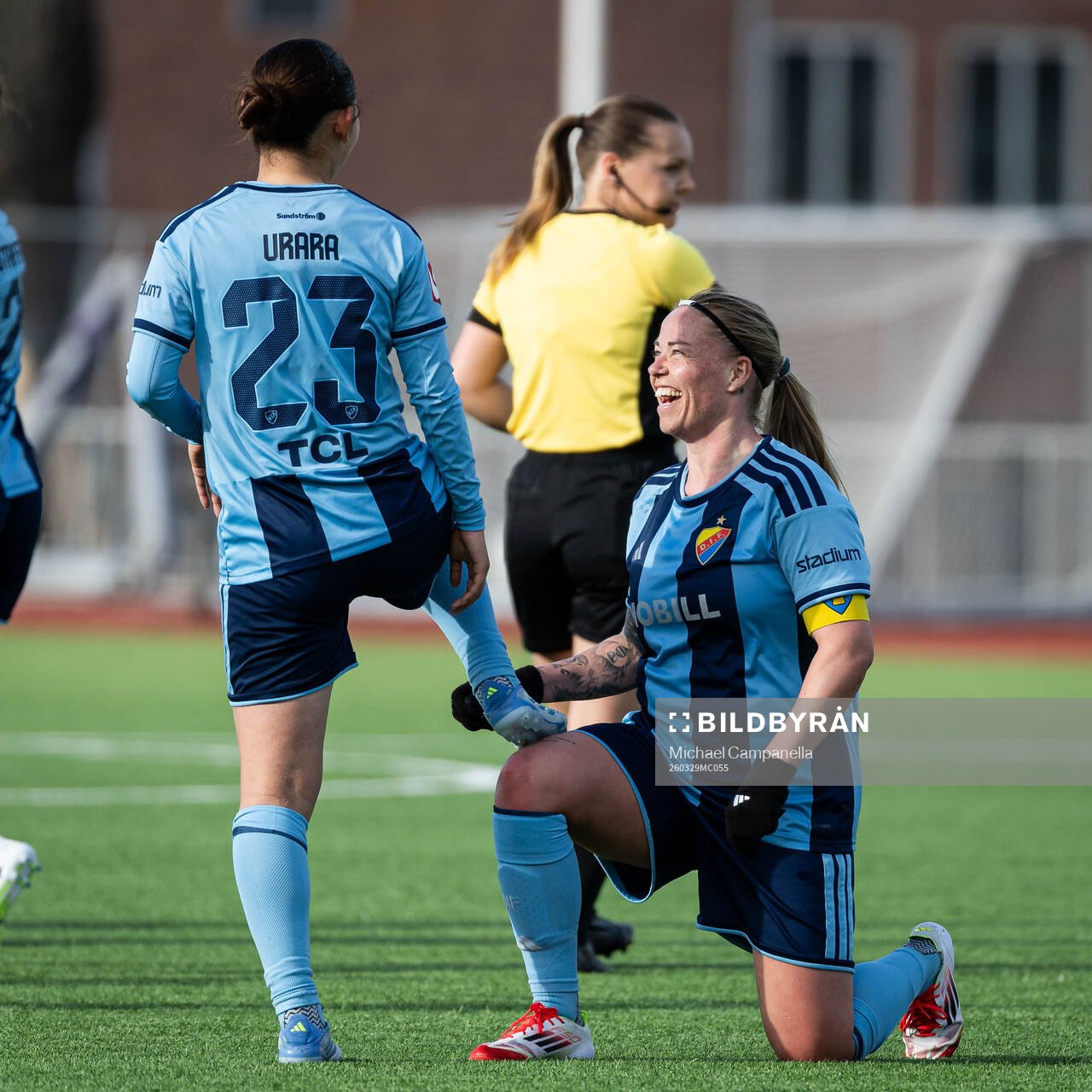 Djurgårdens Urara Watanabe jublar med Therese Åsland