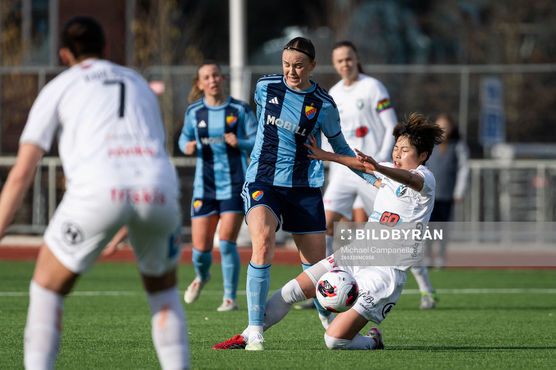 Djurgårdens Fabienne Bartholdson och Växjö DFFs Suzu