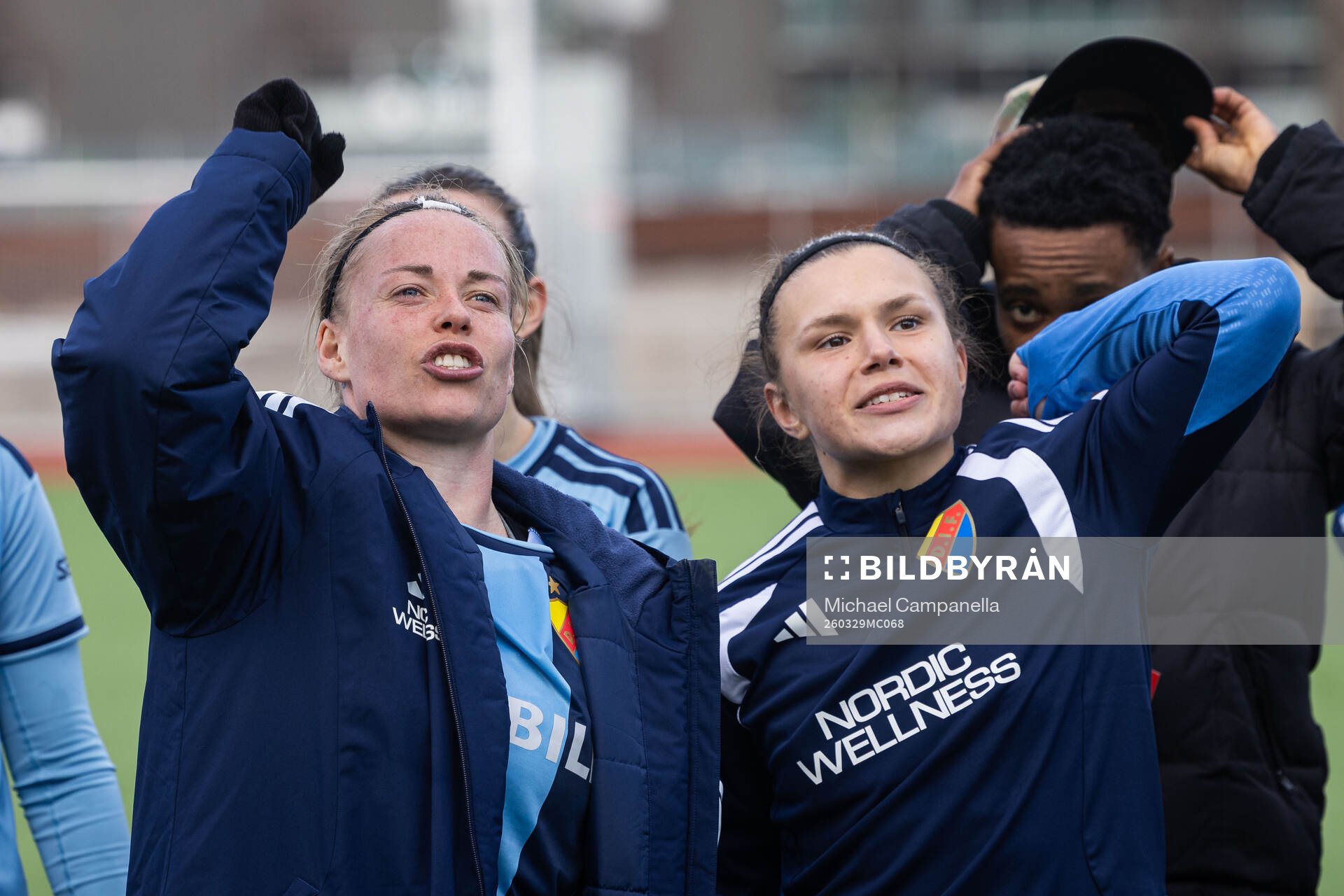 Djurgårdens Therese Åsland och Alexsandra Lobanova jublar
