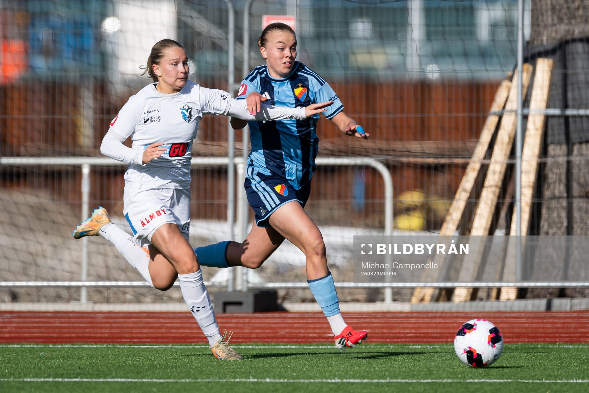 Växjö DFFs Tilda Sandén och Djurgårdens Elin Westlund