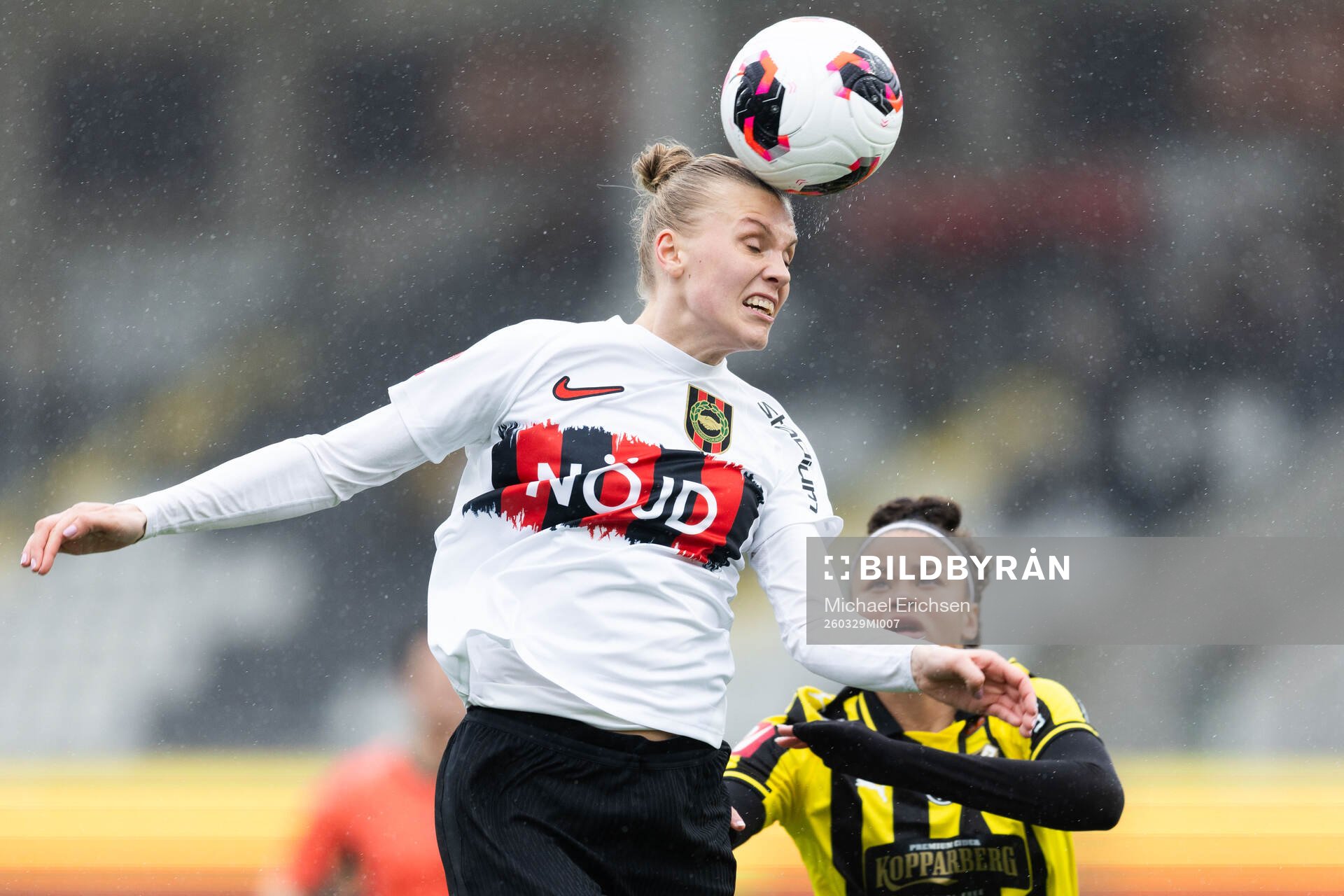 Brommapojkarnas Amanda Wulff och Häckens Felicia Schröder