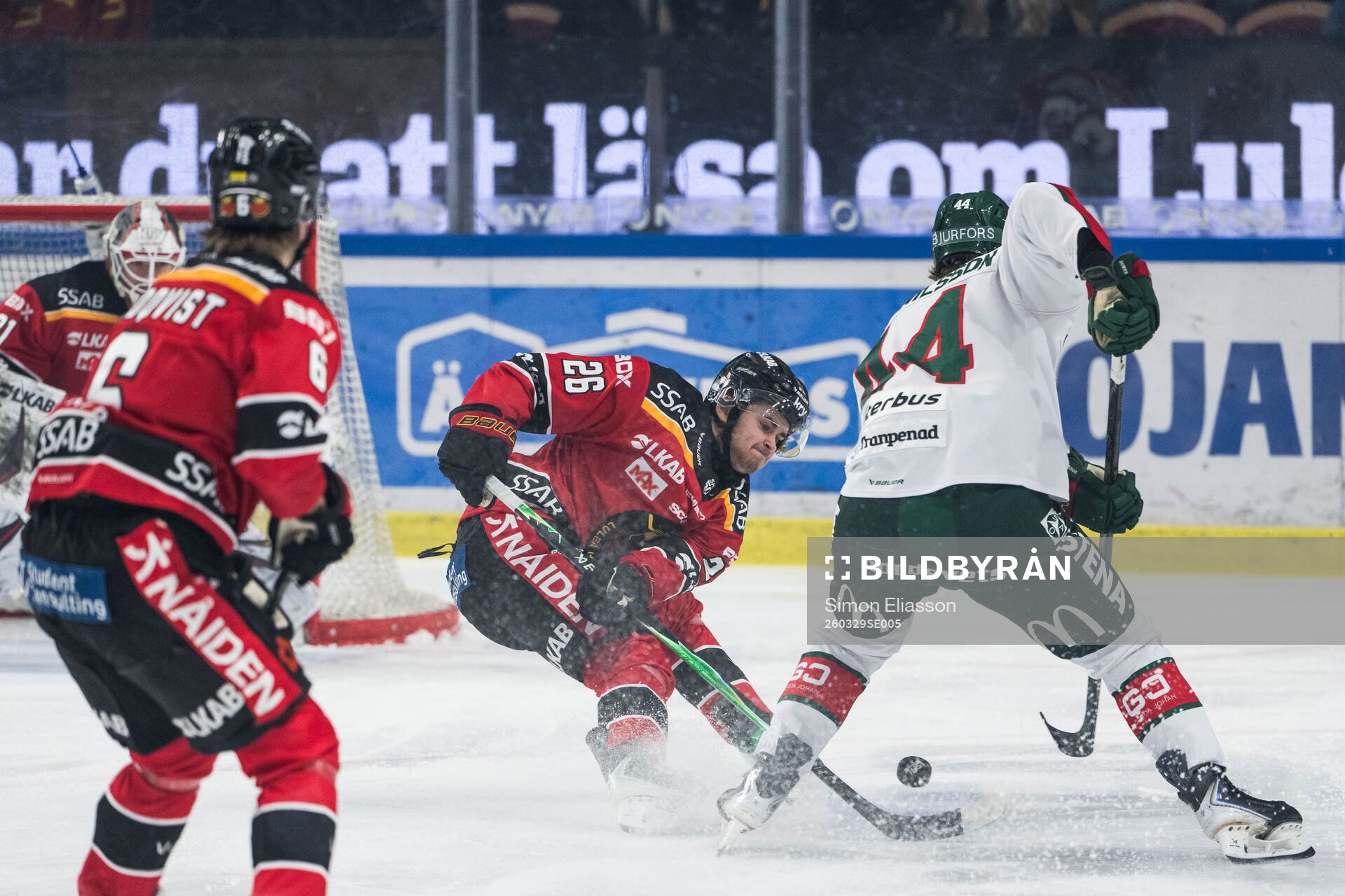 Luleås Oliwer Sjöström och Frölundas Noah Dower Nilsson