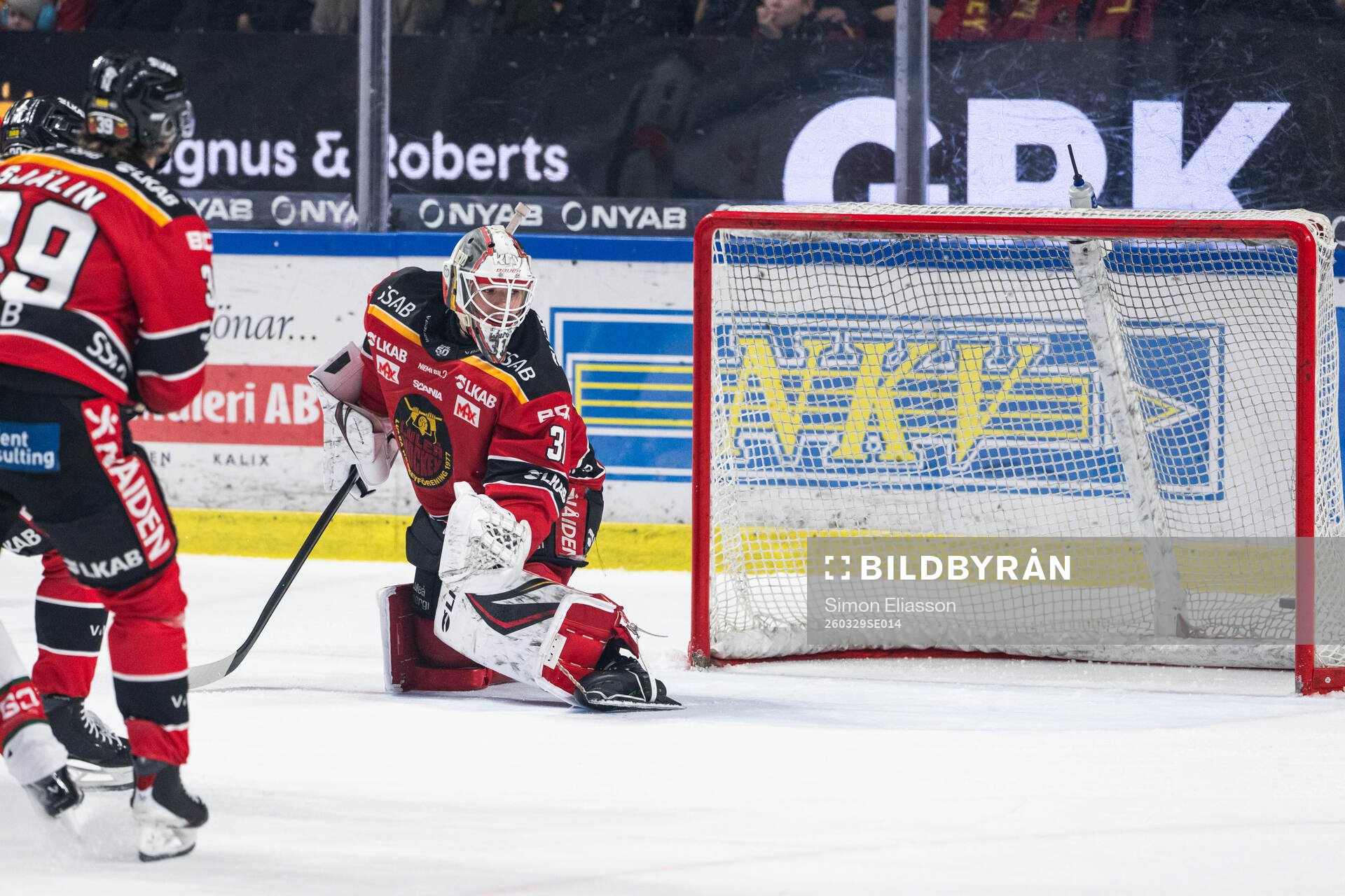 Frölundas Jere Innala (ej i bild) gör 0-2 på Luleås