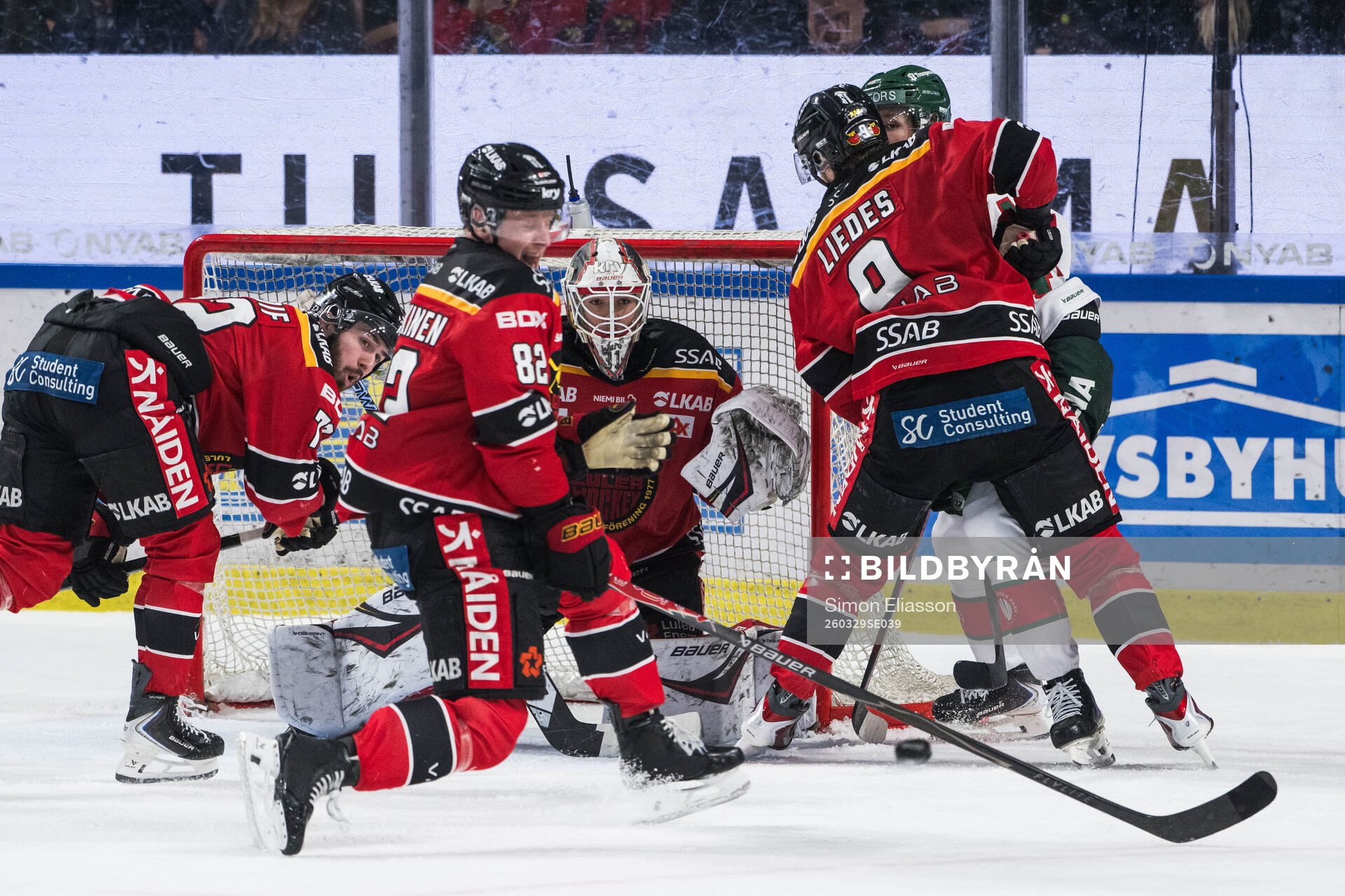 Luleås Otto Leskinen och målvakt Matteus Ward