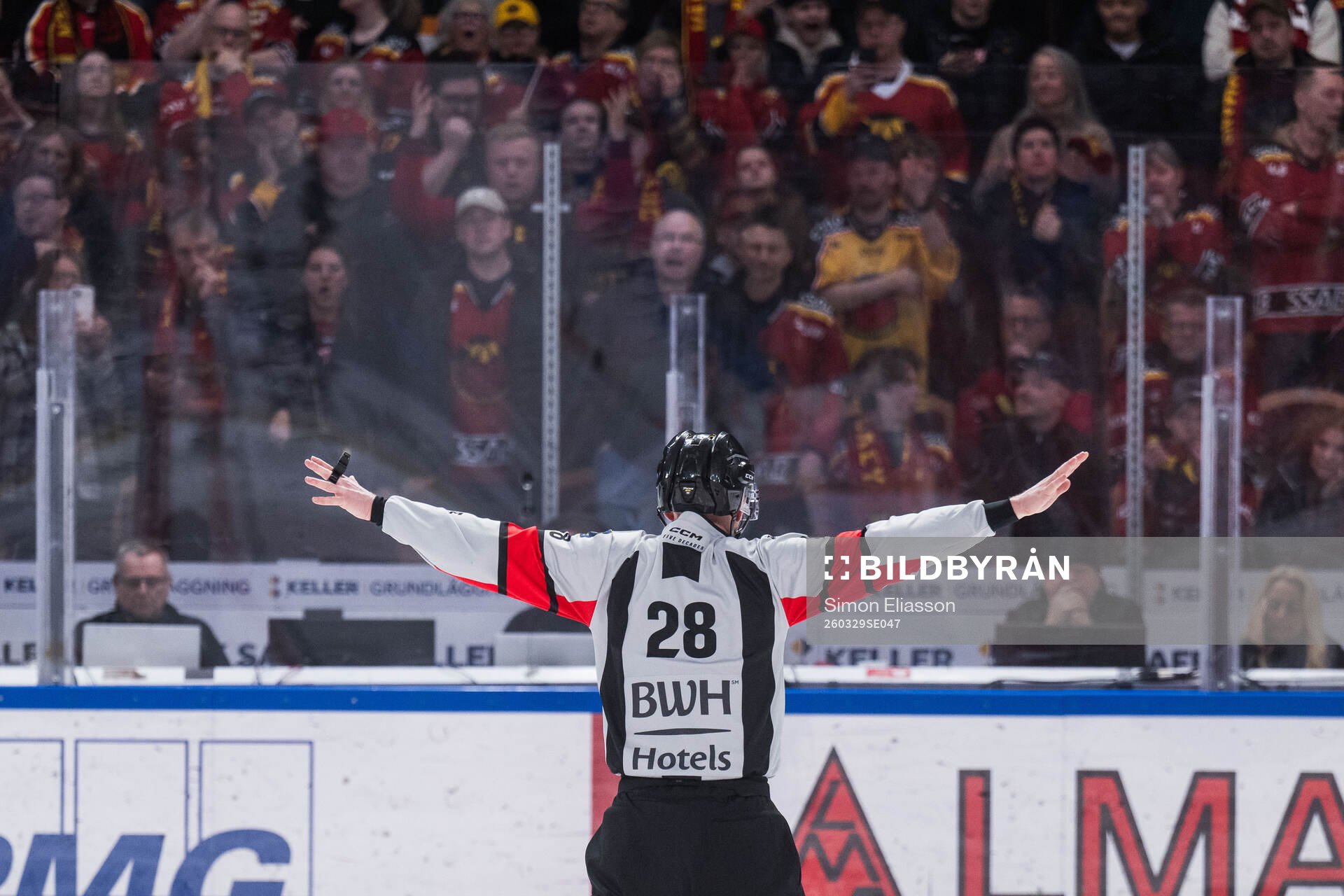 Domare Mikael Holm dömer bort Luleås 4-3-mål