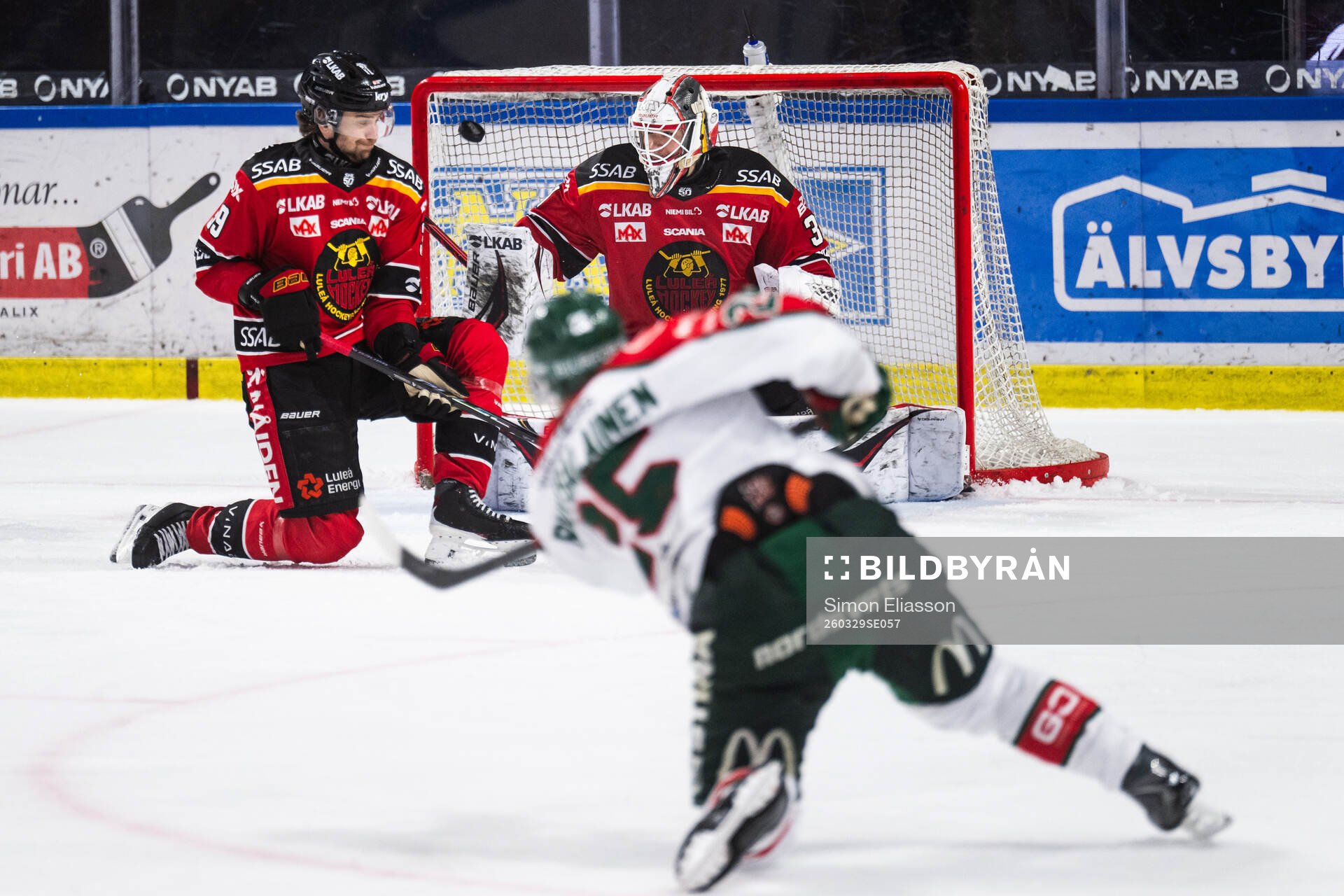 Luleås Pontus Själin och målvakt Matteus Ward