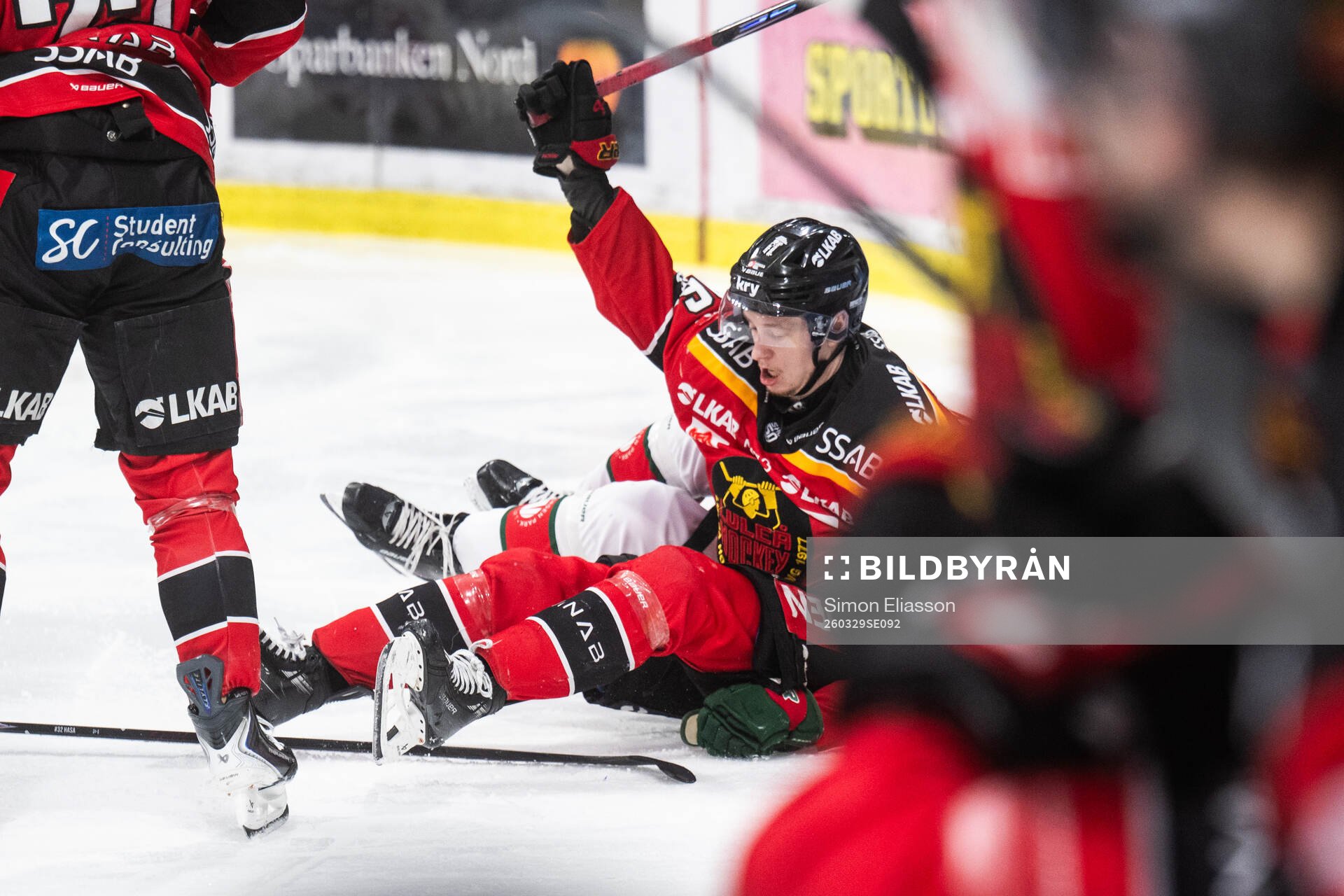 Luleås Pontus Andreasson och Frölundas Noah Hasa