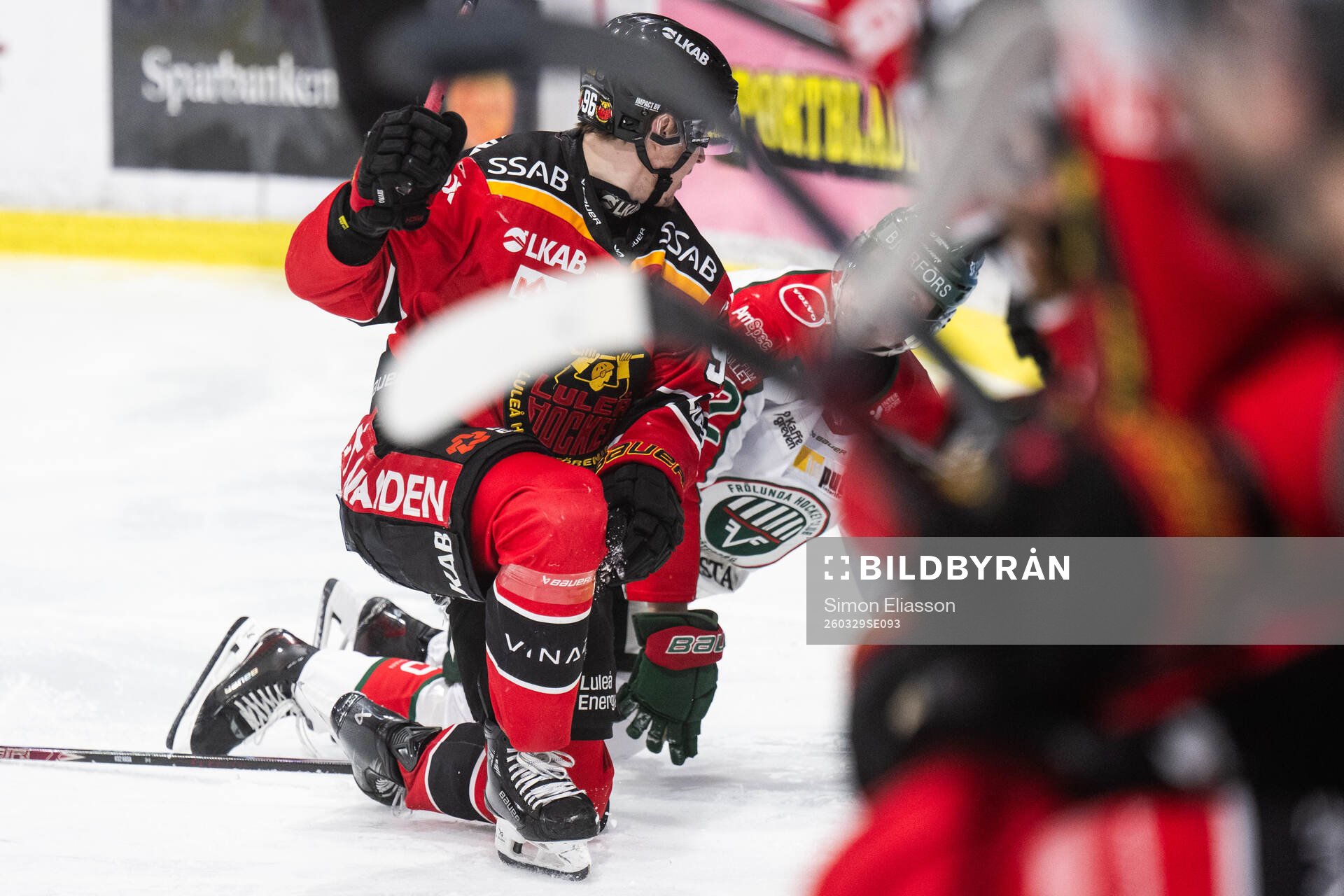 Luleås Pontus Andreasson och Frölundas Noah Hasa