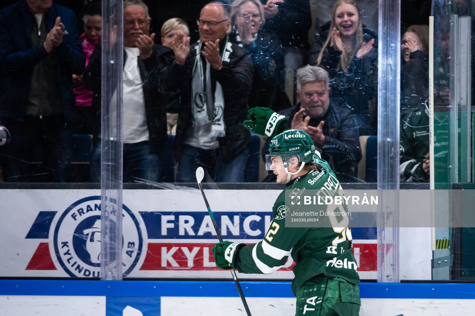 Färjestads Lucas Forsell jublar